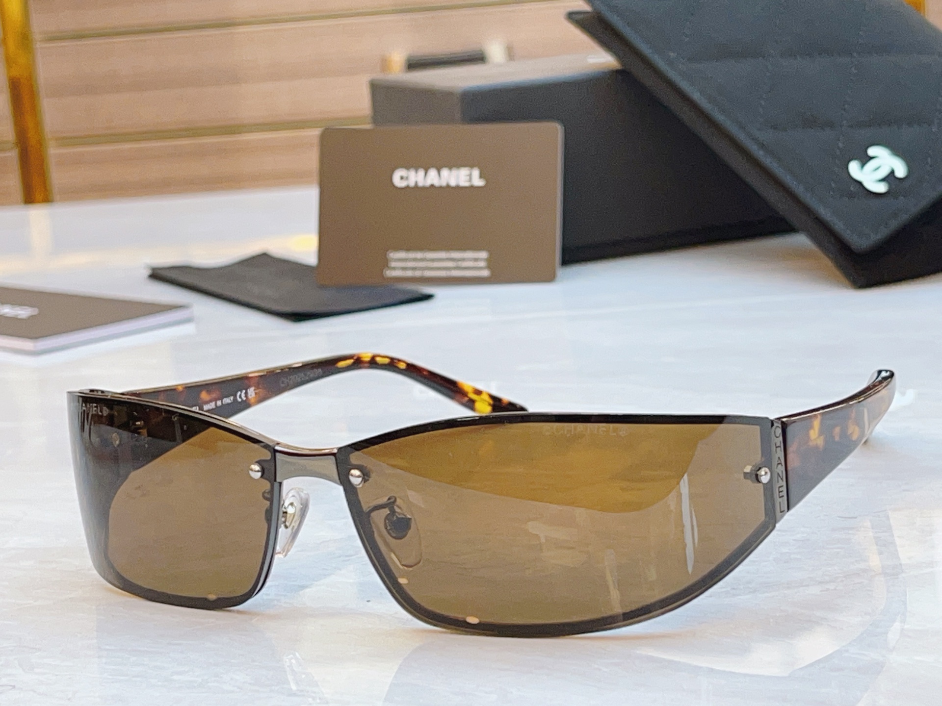 ，【CHAN*】香奈*儿新款太阳镜，
MODEL：CH7123S，SIZE：64口13-135