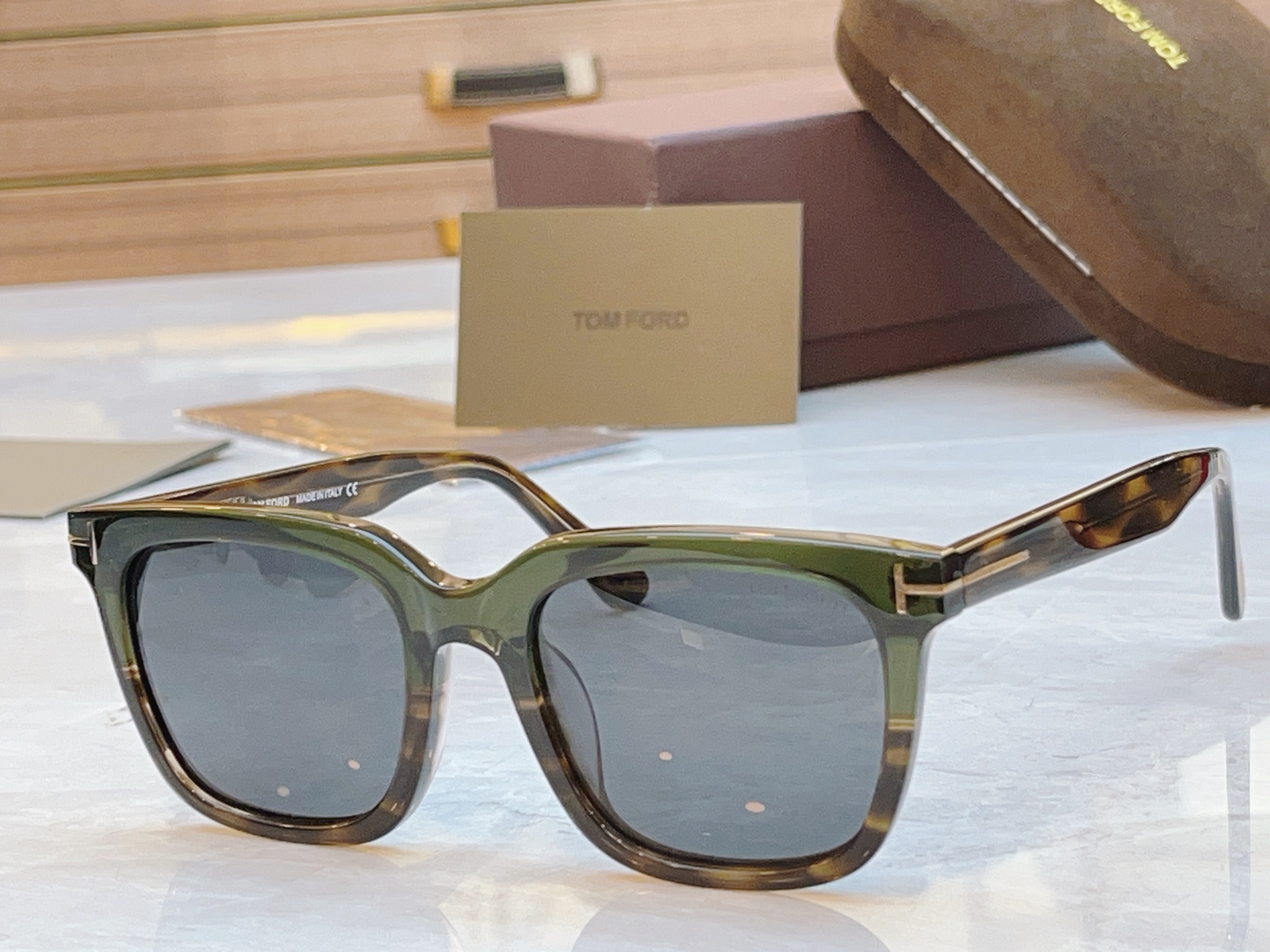 ，【TOM FOR*】汤姆*福特新款太阳镜🕶️，MODEL：FT0646，SIZE：53口20-145