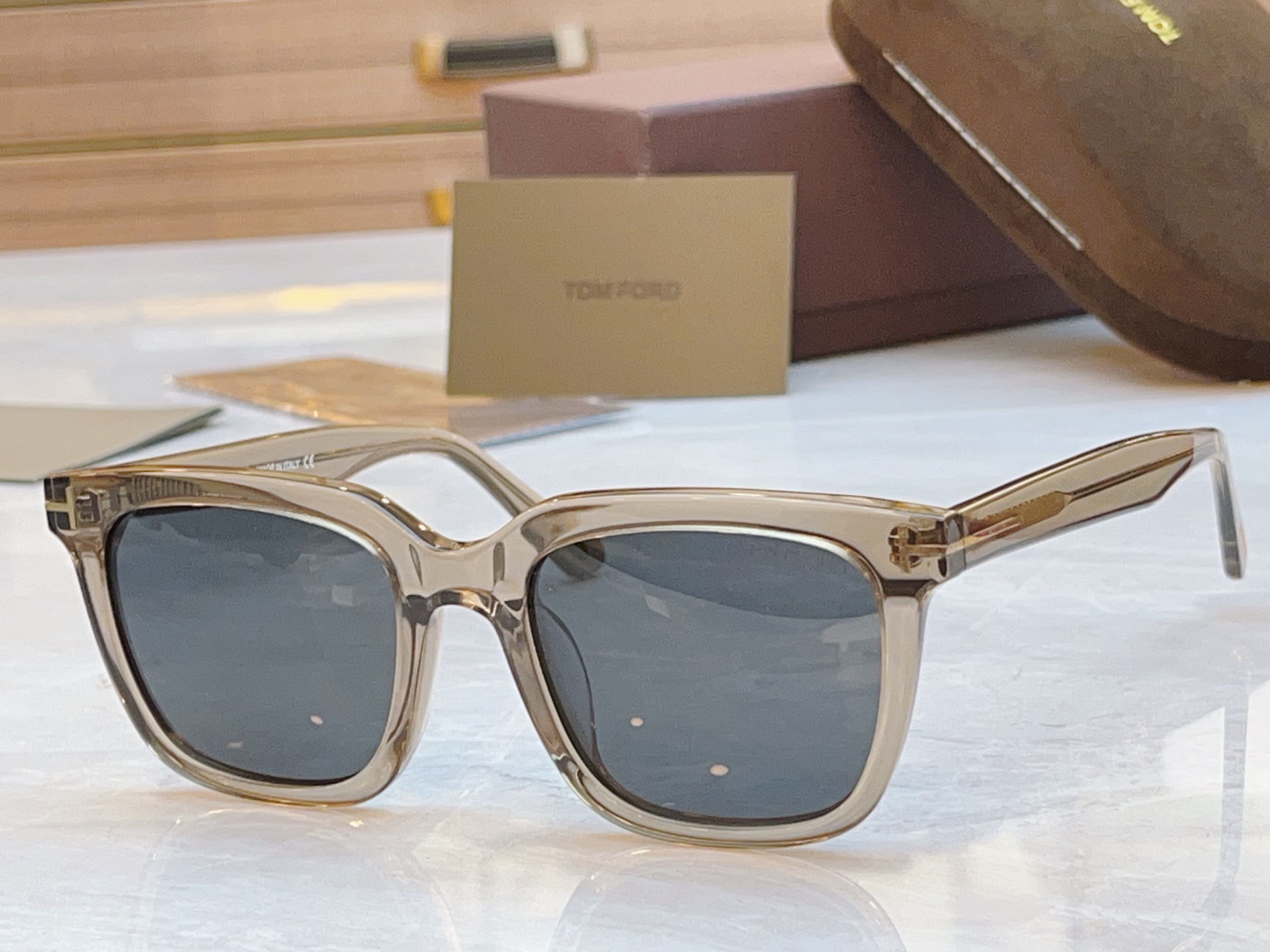 ，【TOM FOR*】汤姆*福特新款太阳镜🕶️，MODEL：FT0646，SIZE：53口20-145