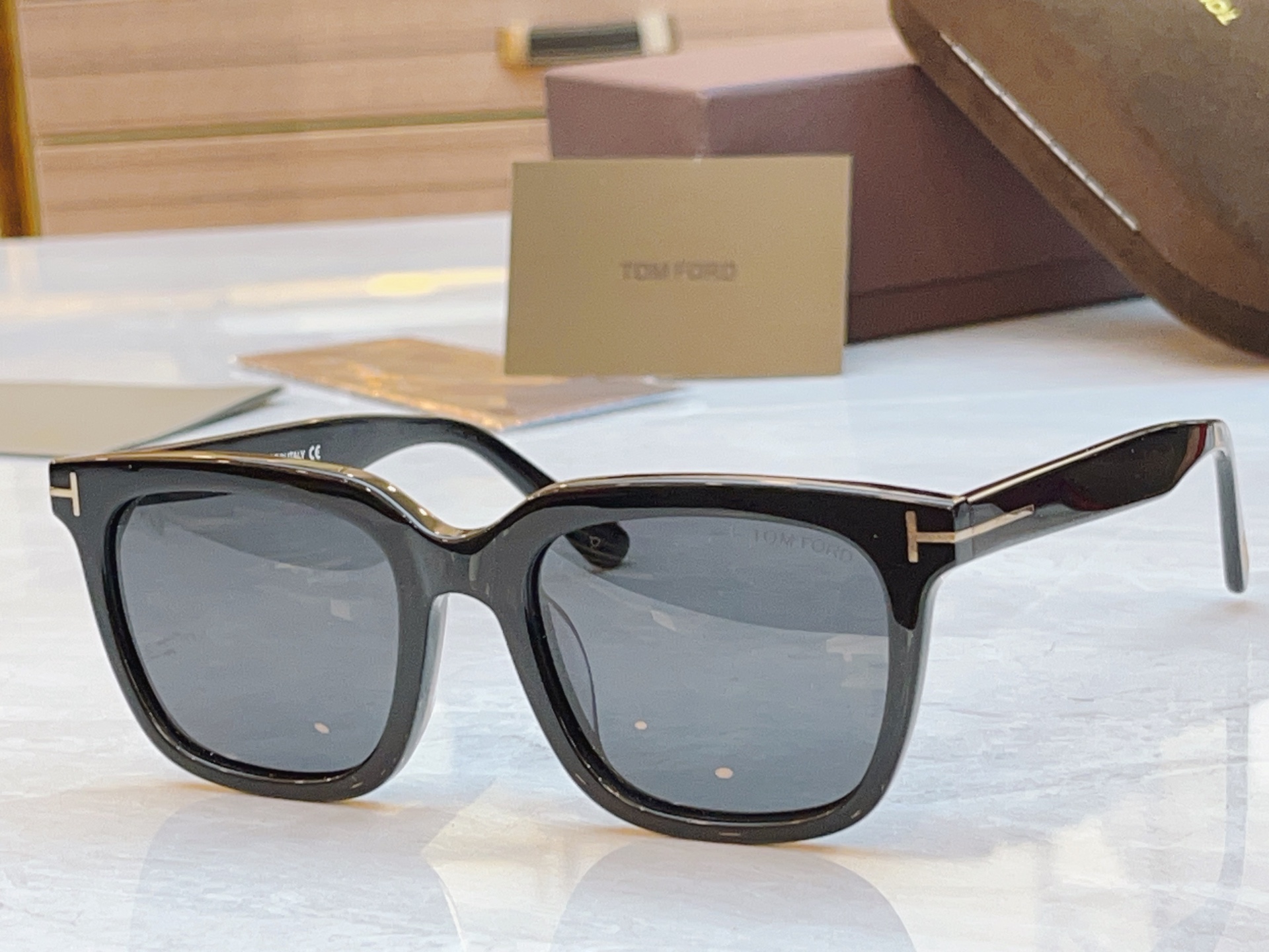 ，【TOM FOR*】汤姆*福特新款太阳镜🕶️，MODEL：FT0646，SIZE：53口20-145
