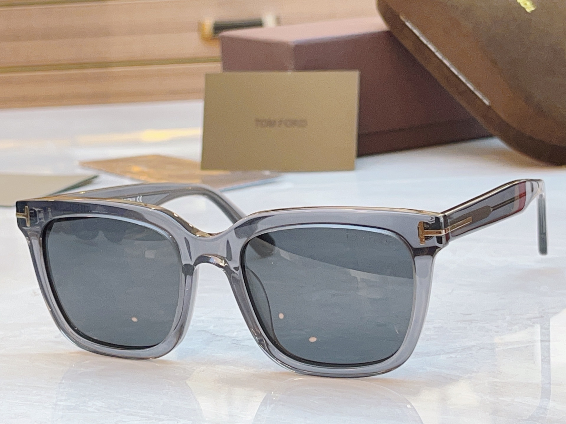 ，【TOM FOR*】汤姆*福特新款太阳镜🕶️，MODEL：FT0646，SIZE：53口20-145