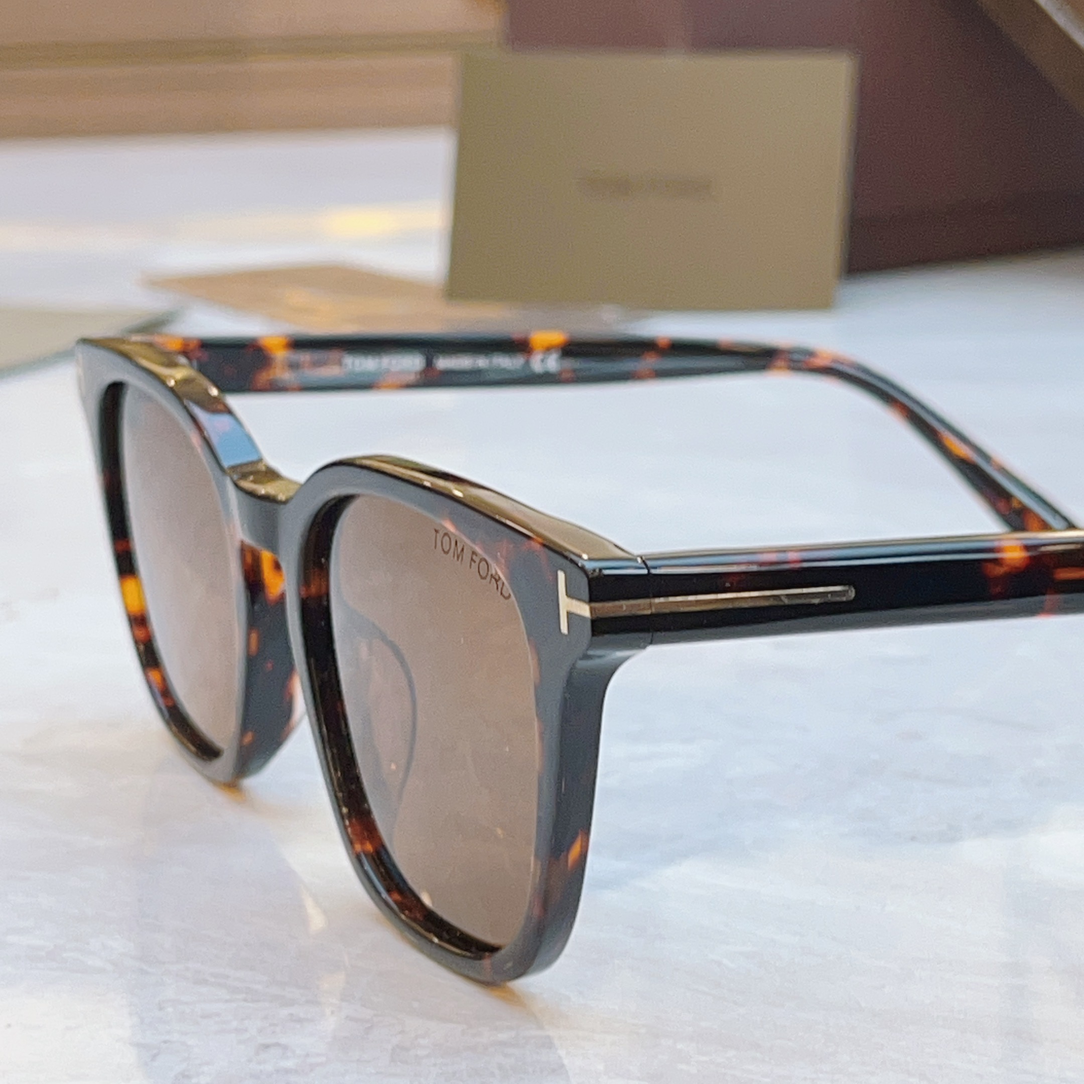 ，【TOM FOR*】汤姆*福特新款太阳镜🕶️，MODEL：FT0614-K-B，SIZE：51口21-