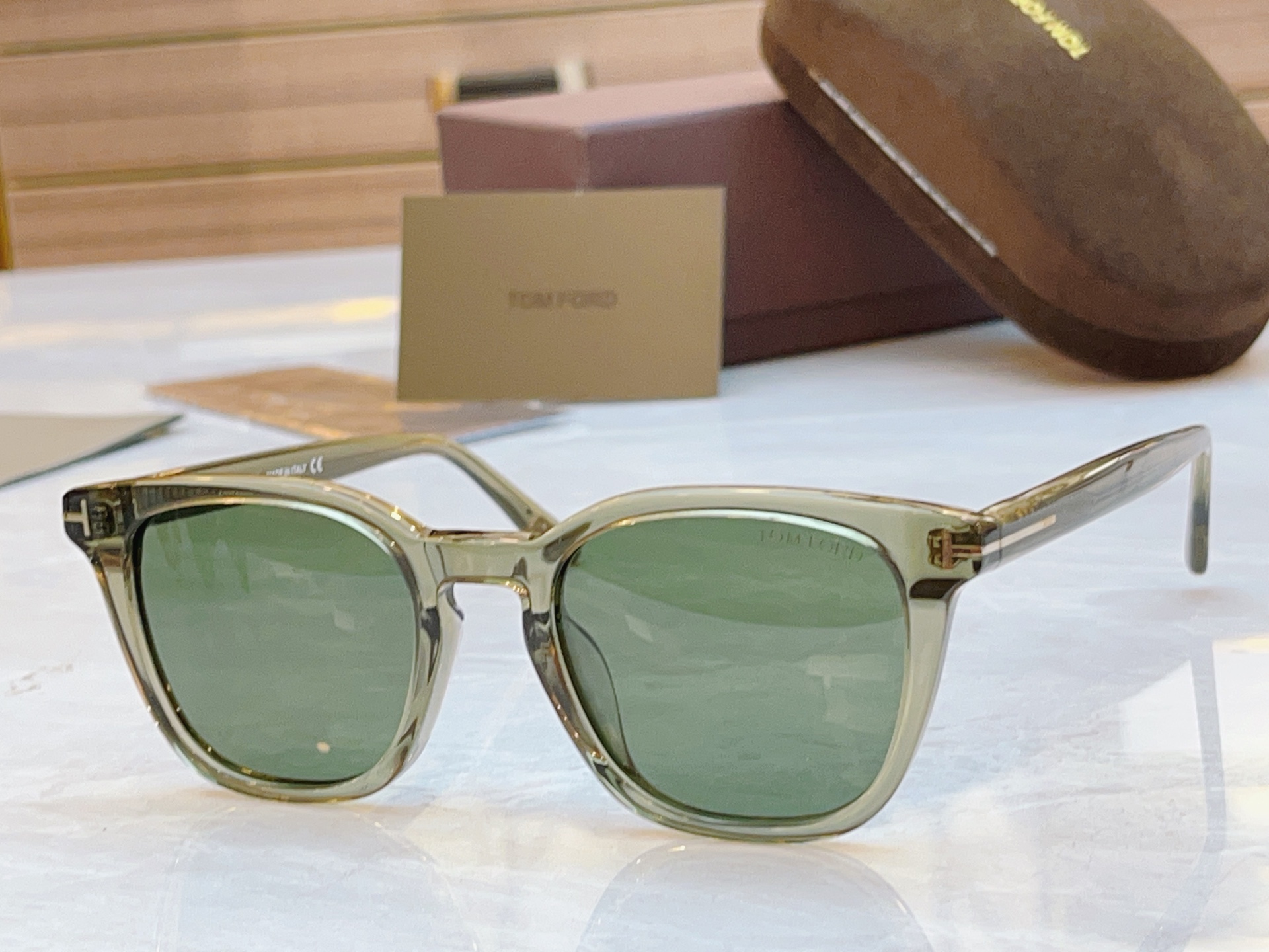 ，【TOM FOR*】汤姆*福特新款太阳镜🕶️，MODEL：FT0614-K-B，SIZE：51口21-