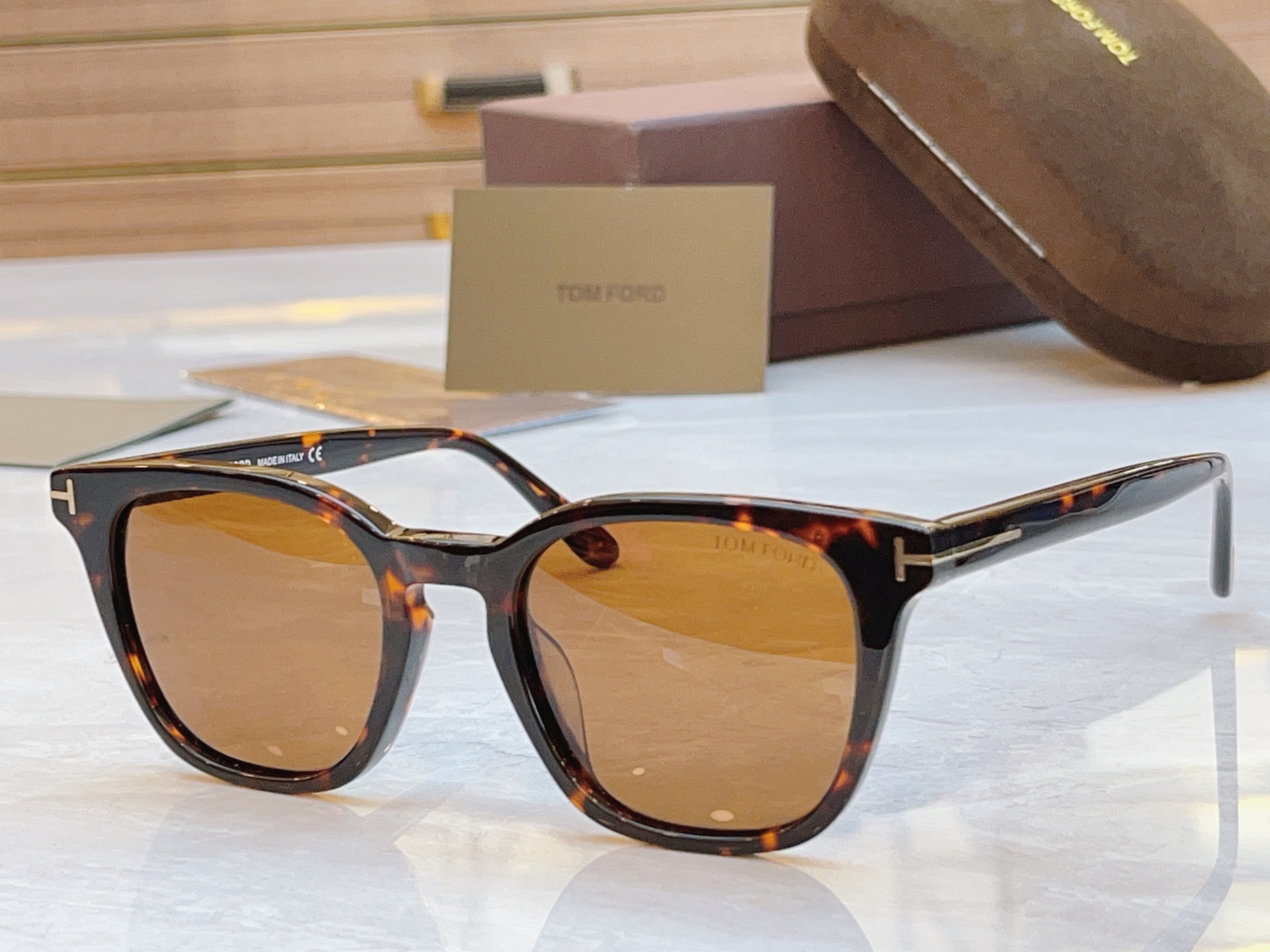 ，【TOM FOR*】汤姆*福特新款太阳镜🕶️，MODEL：FT0614-K-B，SIZE：51口21-