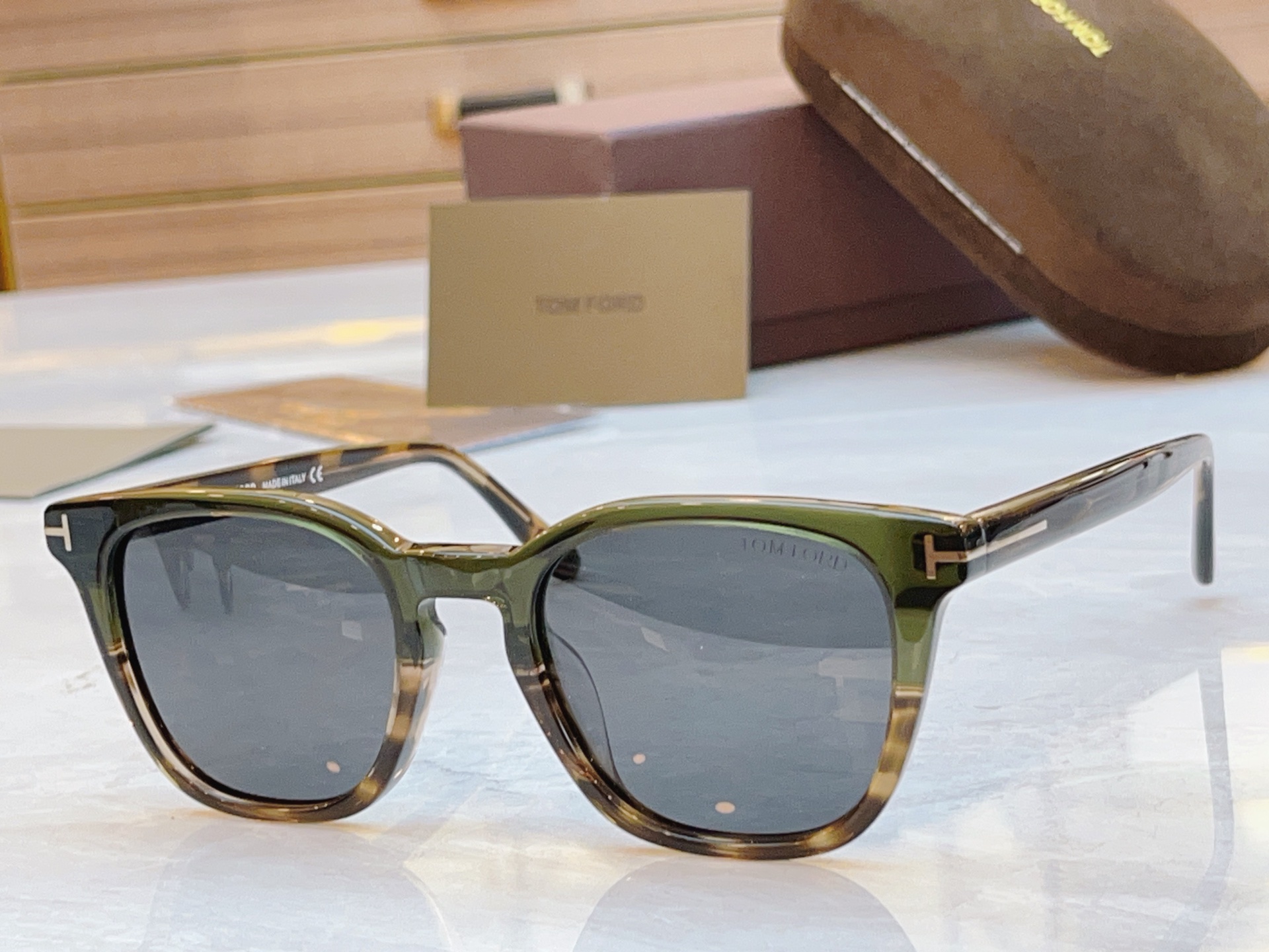，【TOM FOR*】汤姆*福特新款太阳镜🕶️，MODEL：FT0614-K-B，SIZE：51口21-