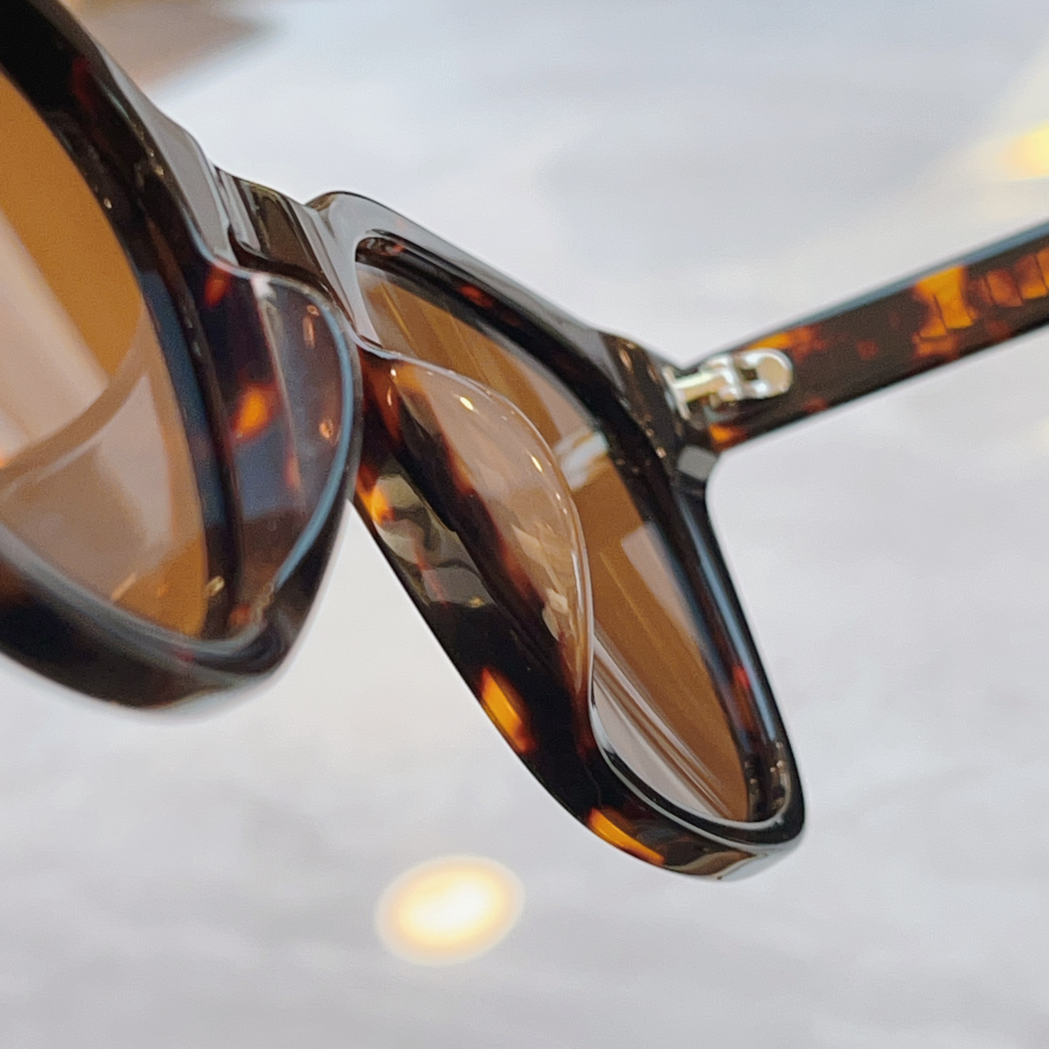 ，【TOM FOR*】汤姆*福特新款太阳镜🕶️，MODEL：FT0614-K-B，SIZE：51口21-