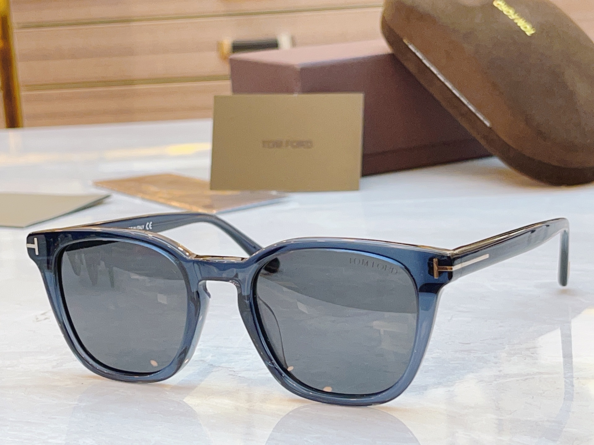 ，【TOM FOR*】汤姆*福特新款太阳镜🕶️，MODEL：FT0614-K-B，SIZE：51口21-