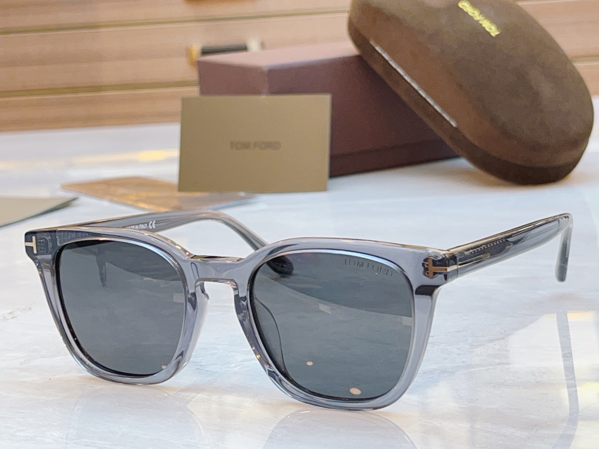 ，【TOM FOR*】汤姆*福特新款太阳镜🕶️，MODEL：FT0614-K-B，SIZE：51口21-