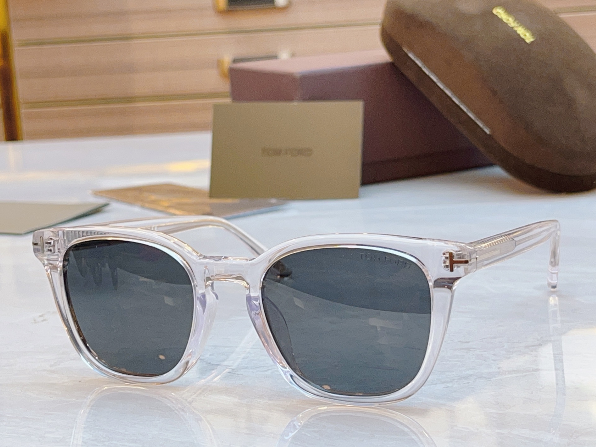 ，【TOM FOR*】汤姆*福特新款太阳镜🕶️，MODEL：FT0614-K-B，SIZE：51口21-