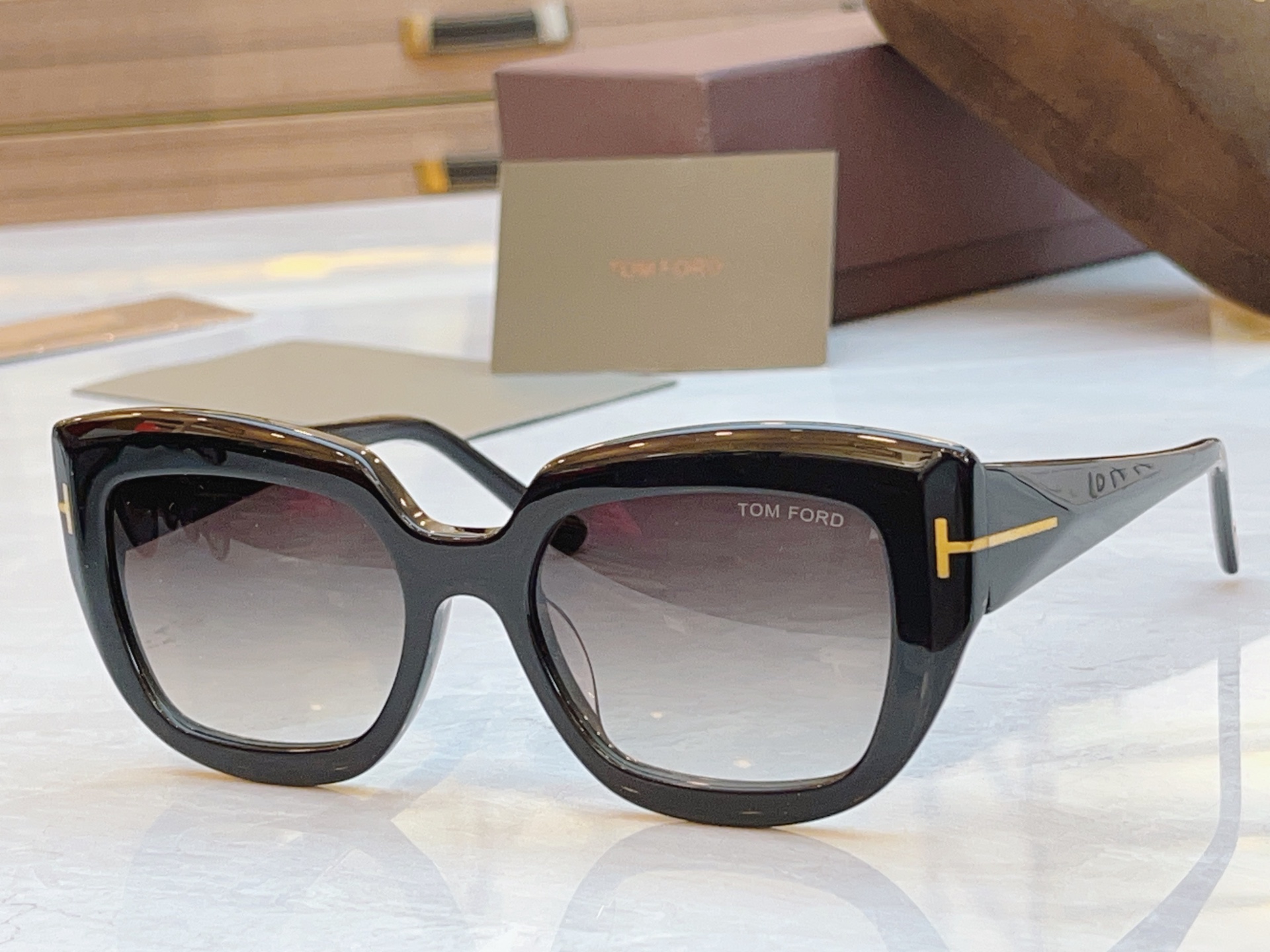 ，【TOM FOR*】汤姆*福特新款太阳镜🕶️，MODEL：FT1192，SIZE：53口19-140