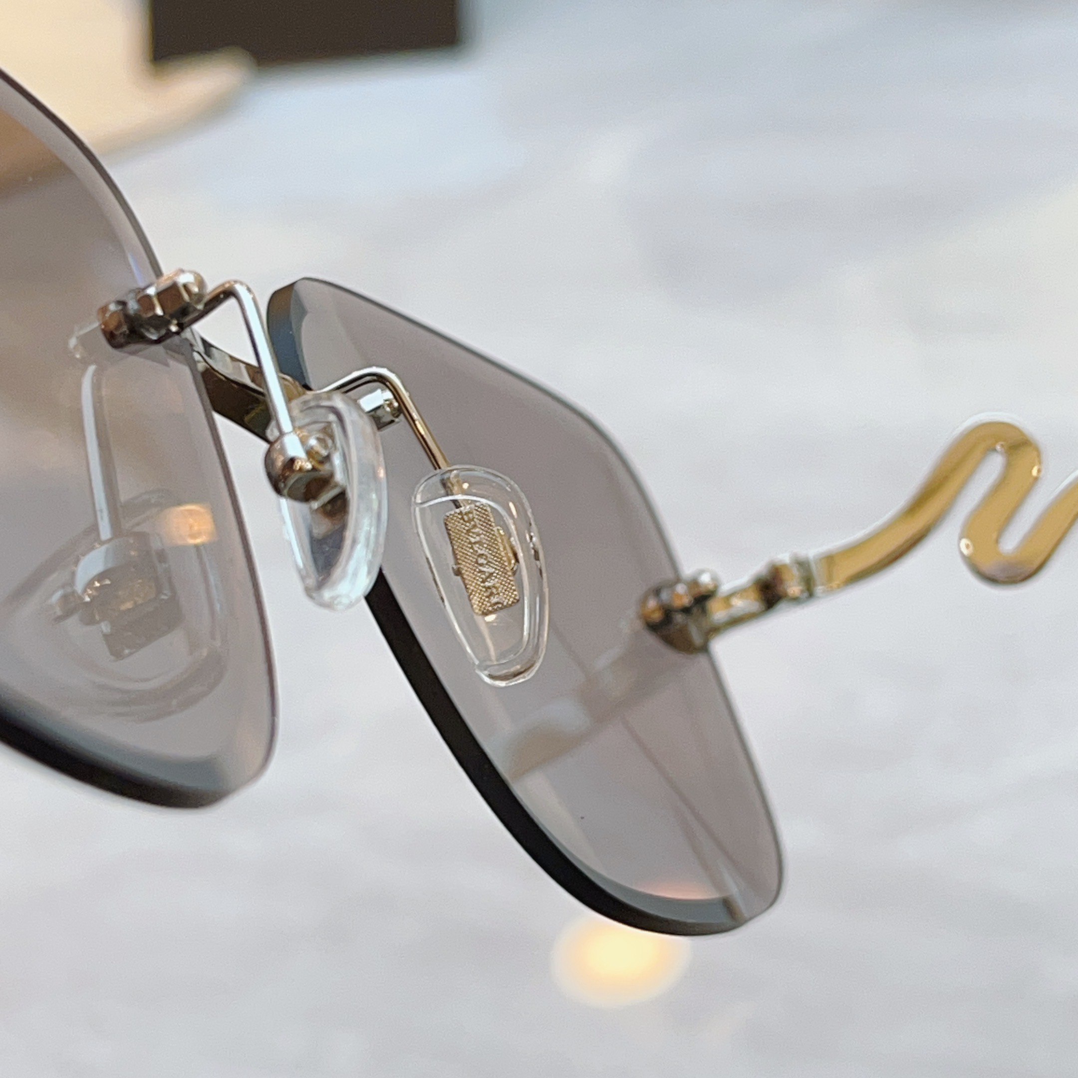 ，【BVLGA*】宝格*丽新款太阳镜，
MODEL：BV9025B，SIZE：59口17-145