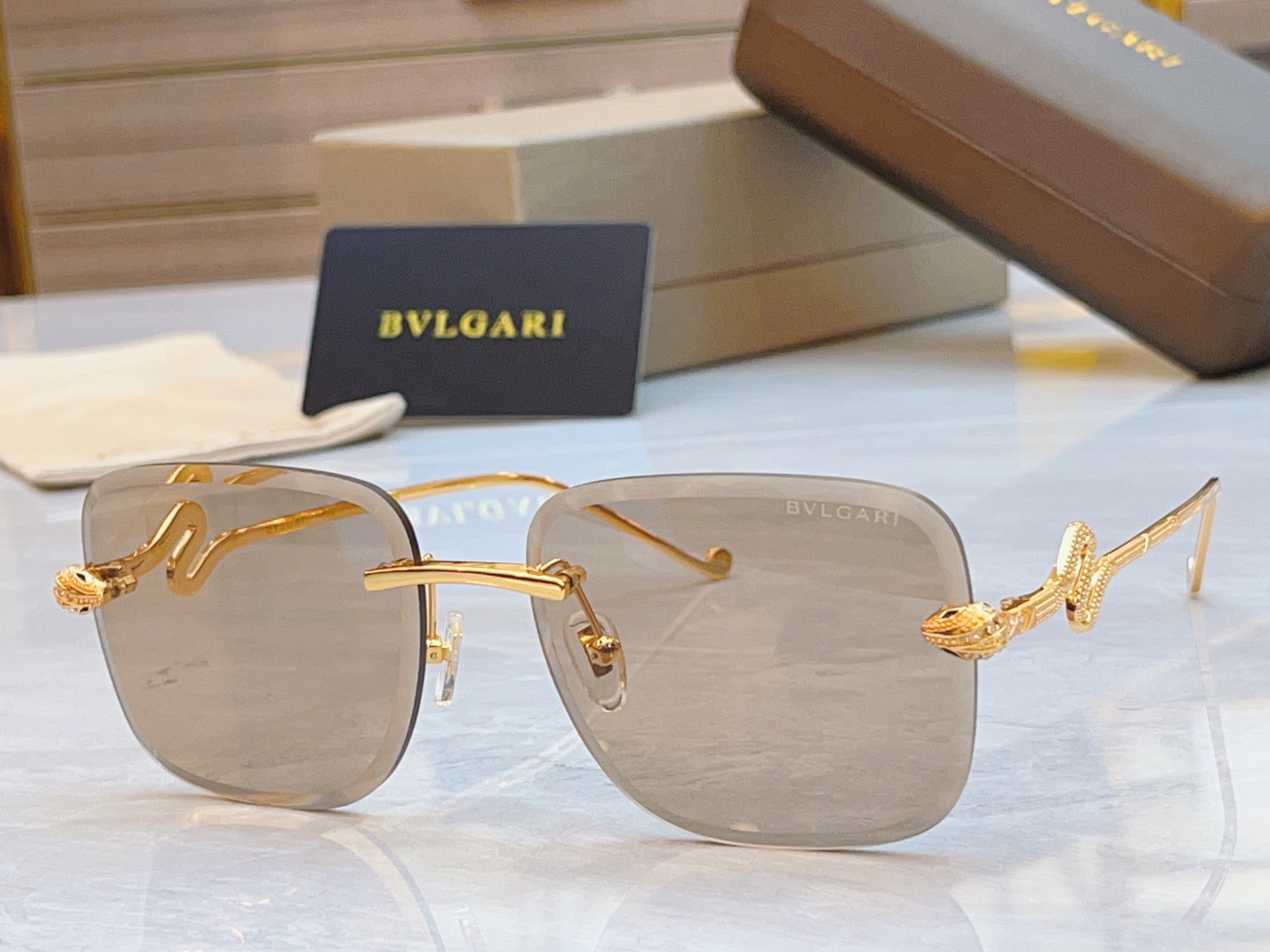 ，【BVLGA*】宝格*丽新款太阳镜，
MODEL：BV9025B，SIZE：59口17-145