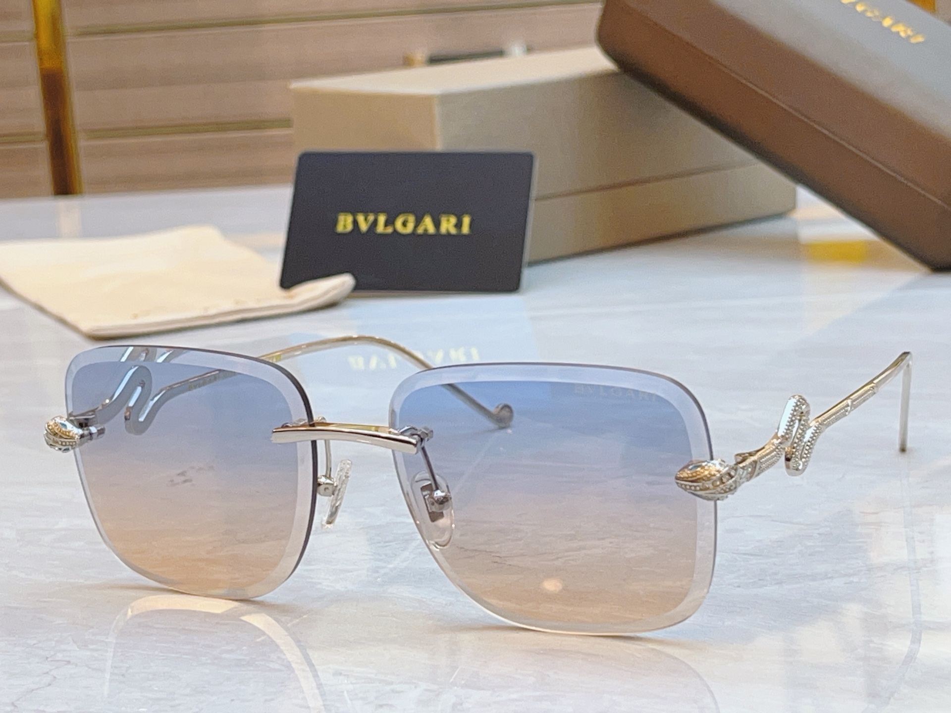 ，【BVLGA*】宝格*丽新款太阳镜，
MODEL：BV9025B，SIZE：59口17-145