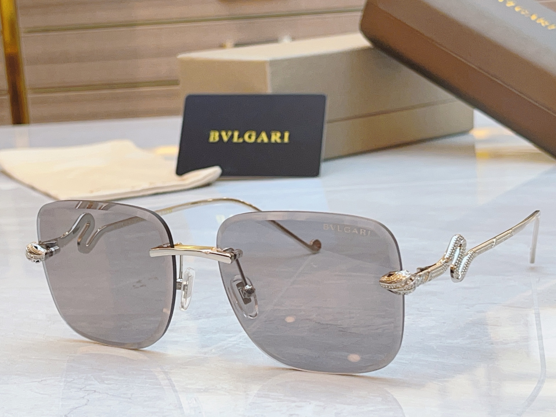 ，【BVLGA*】宝格*丽新款太阳镜，
MODEL：BV9025B，SIZE：59口17-145