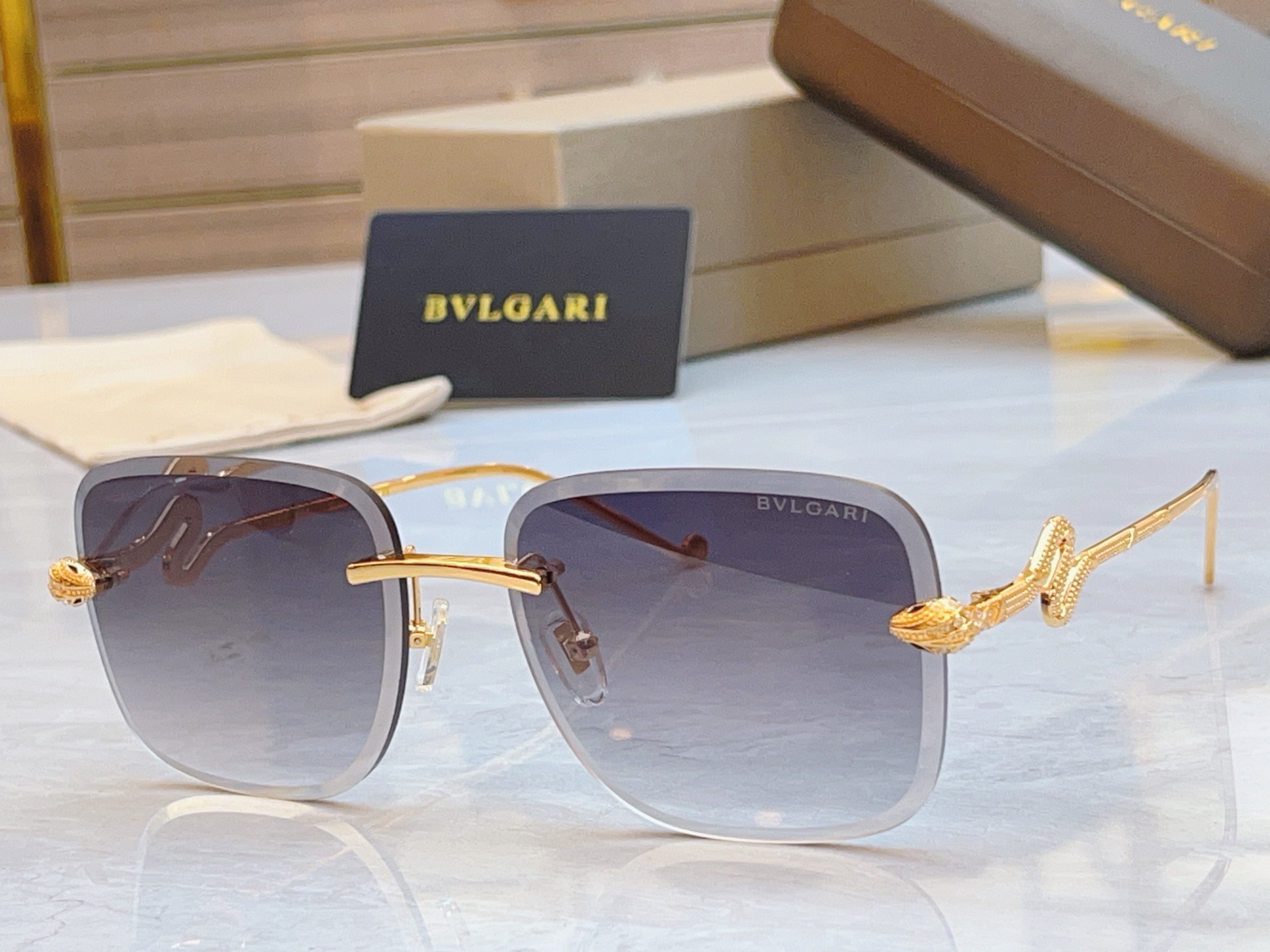 ，【BVLGA*】宝格*丽新款太阳镜，
MODEL：BV9025B，SIZE：59口17-145