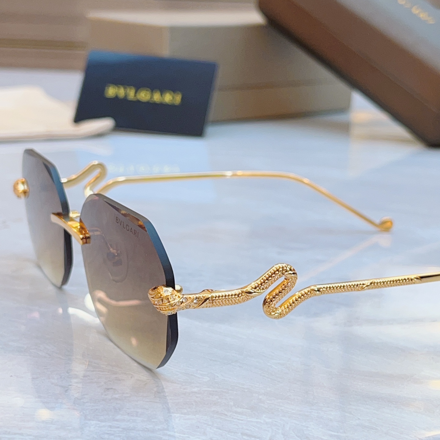 ，【BVLGA*】宝格*丽新款太阳镜，
MODEL：BV9024B，SIZE：58口17-145