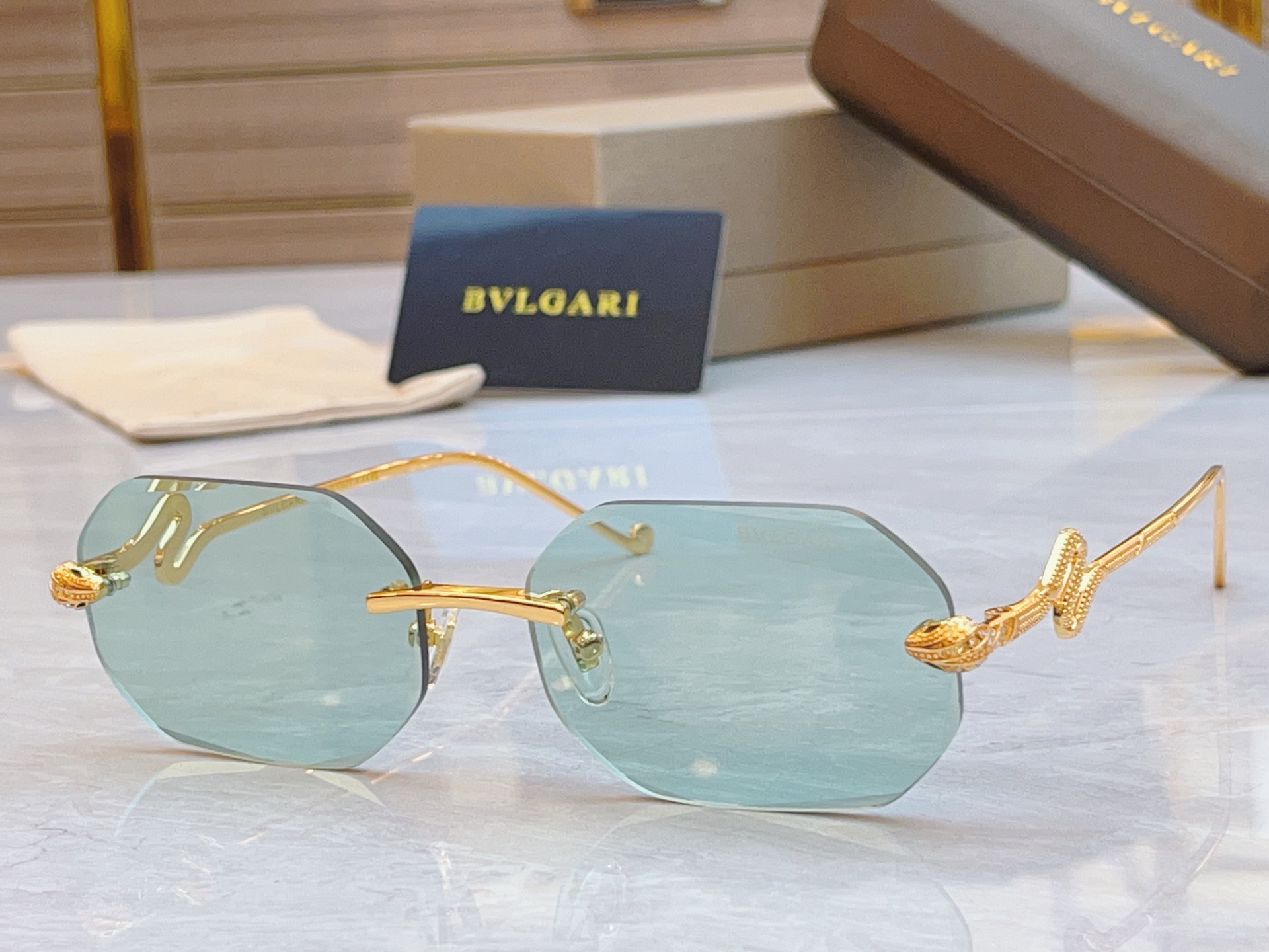 ，【BVLGA*】宝格*丽新款太阳镜，
MODEL：BV9024B，SIZE：58口17-145