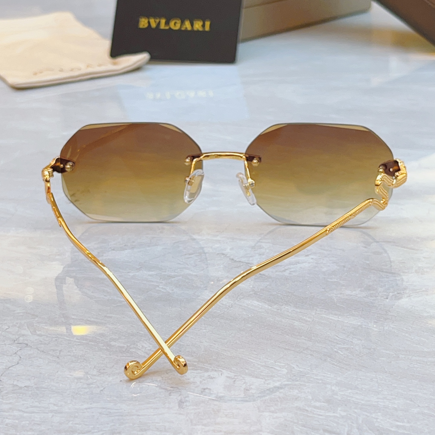 ，【BVLGA*】宝格*丽新款太阳镜，
MODEL：BV9024B，SIZE：58口17-145