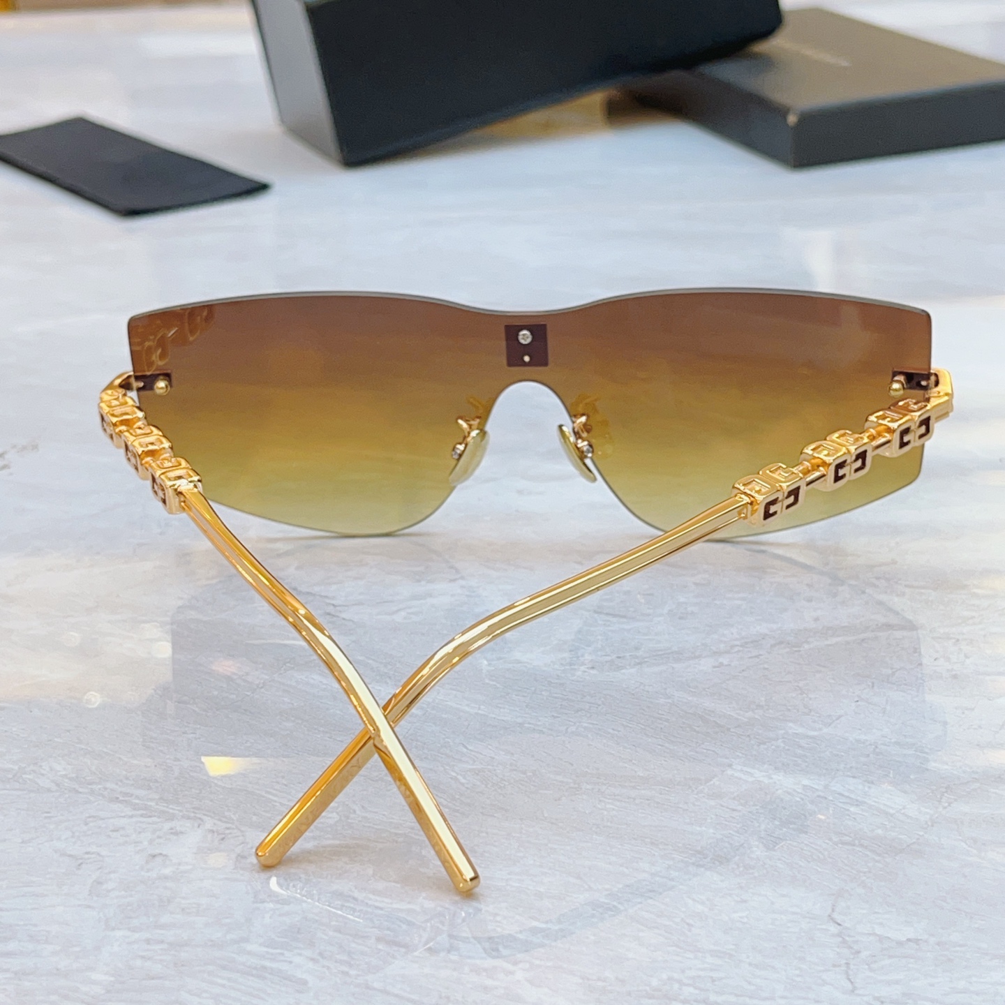 ，【GIVENCH*】纪梵*希新款太阳镜🕶️，MODEL：GV40043U，SIZE：140口0-145