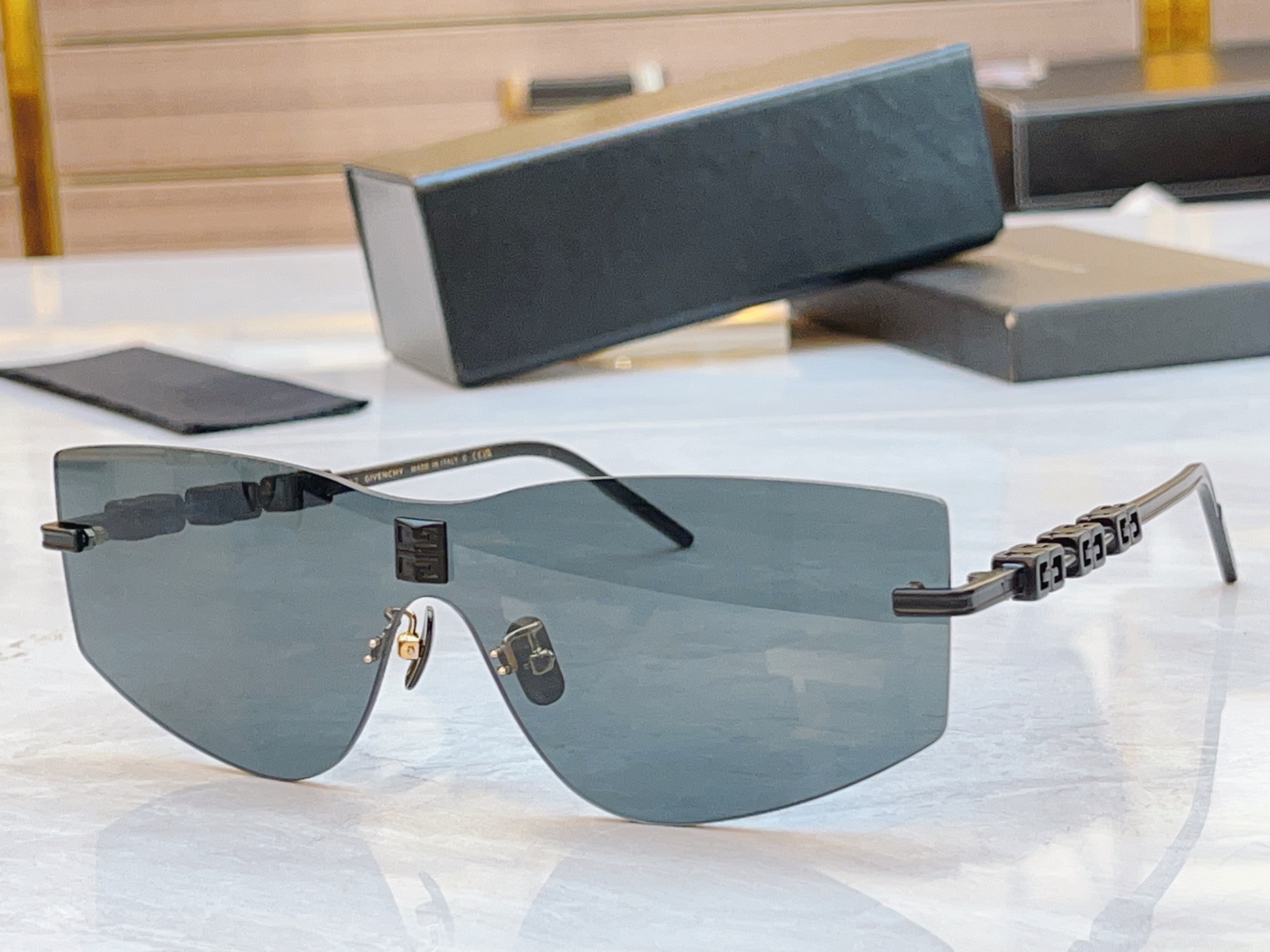 ，【GIVENCH*】纪梵*希新款太阳镜🕶️，MODEL：GV40043U，SIZE：140口0-145