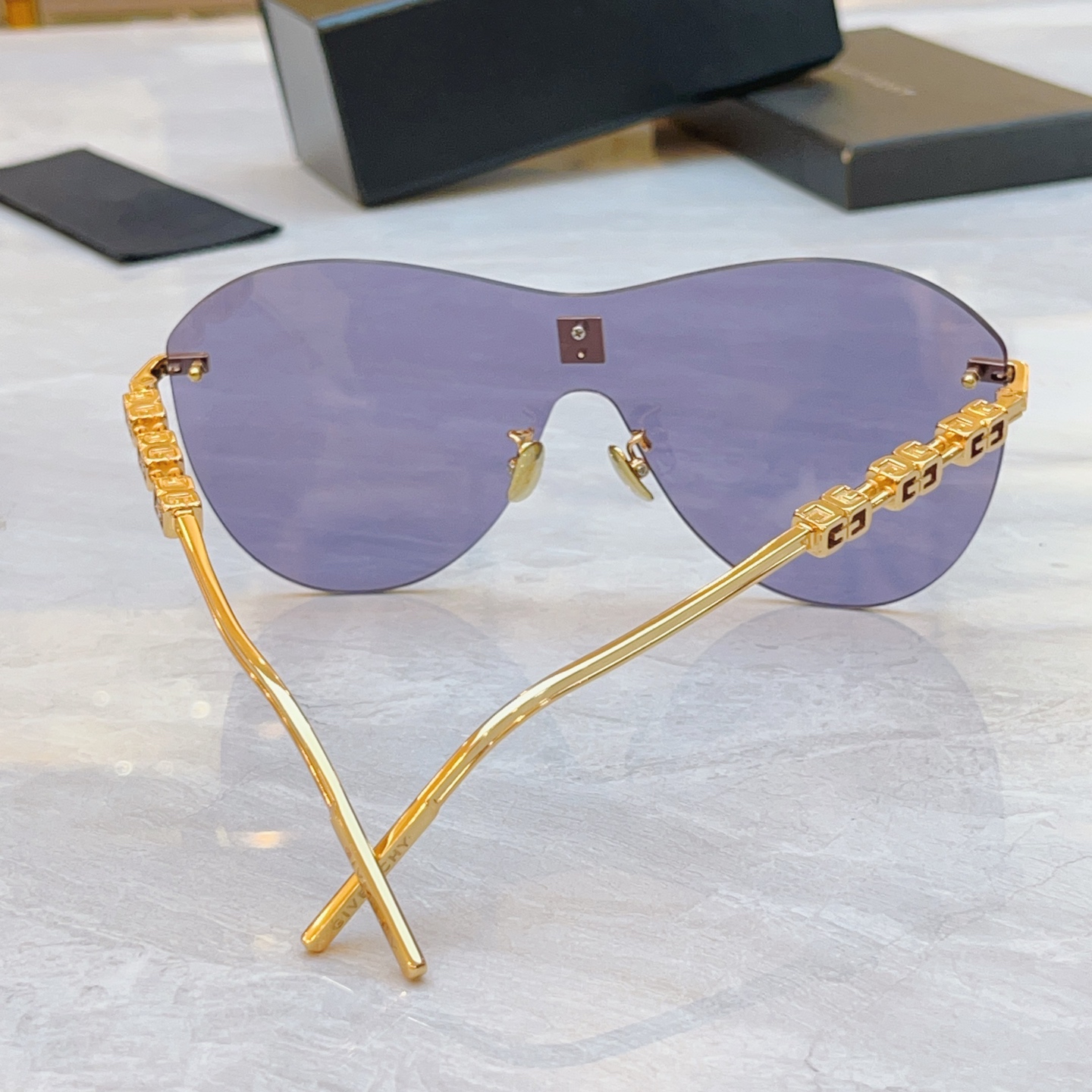 ，【GIVENCH*】纪梵*希新款太阳镜🕶️，MODEL：GV40035U，SIZE：140口0-145