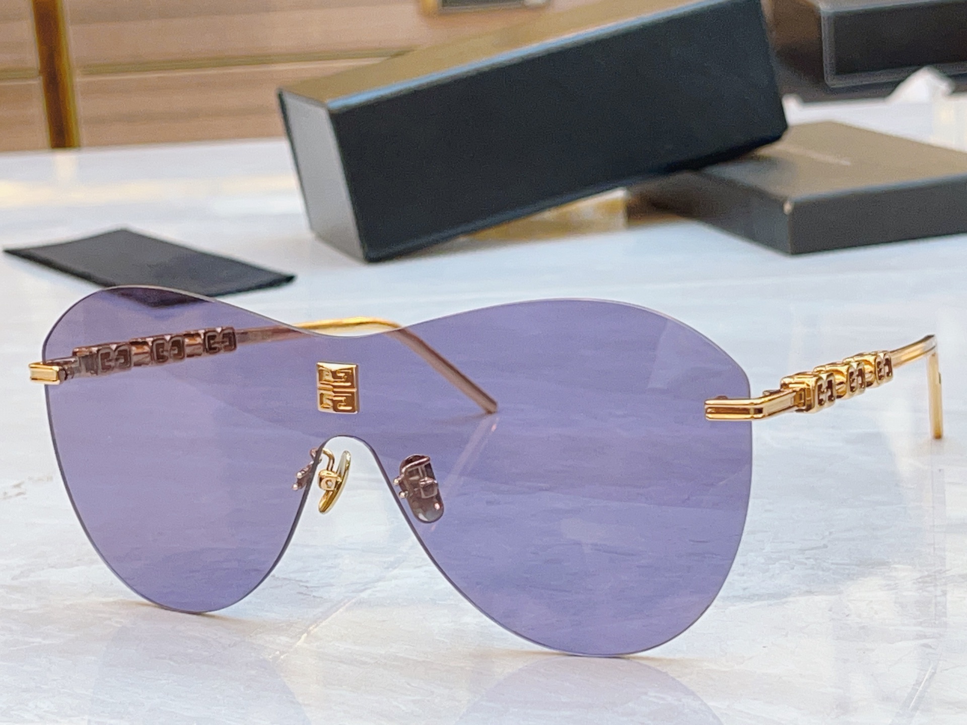 ，【GIVENCH*】纪梵*希新款太阳镜🕶️，MODEL：GV40035U，SIZE：140口0-145