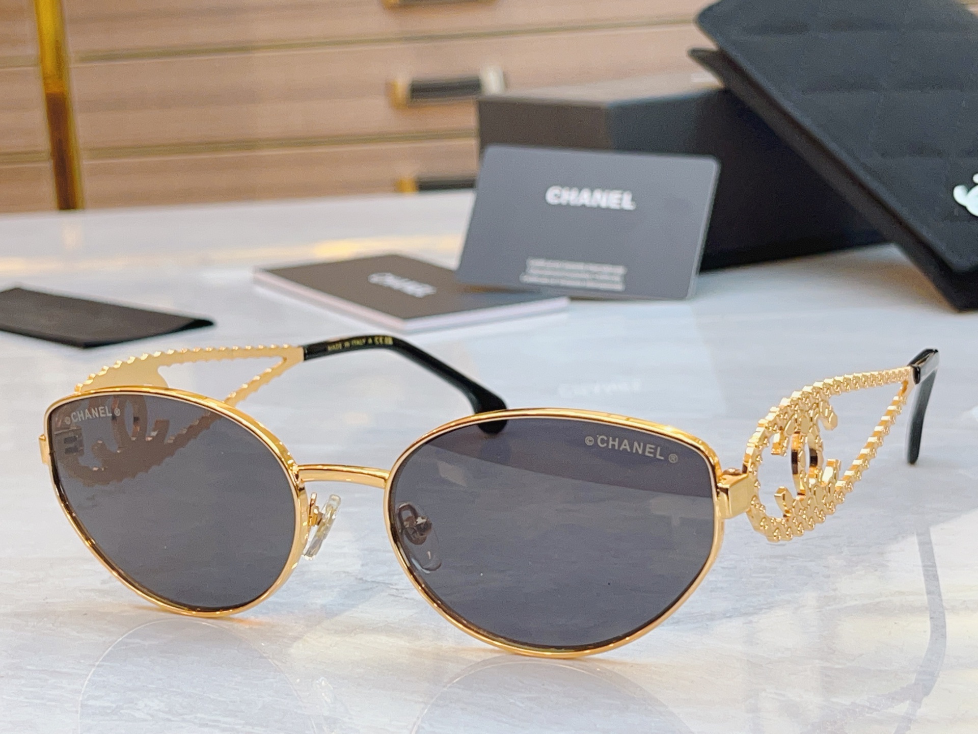 ，【CHAN*】香奈*儿新款太阳镜，
MODEL：A95107，SIZE：60口19-150