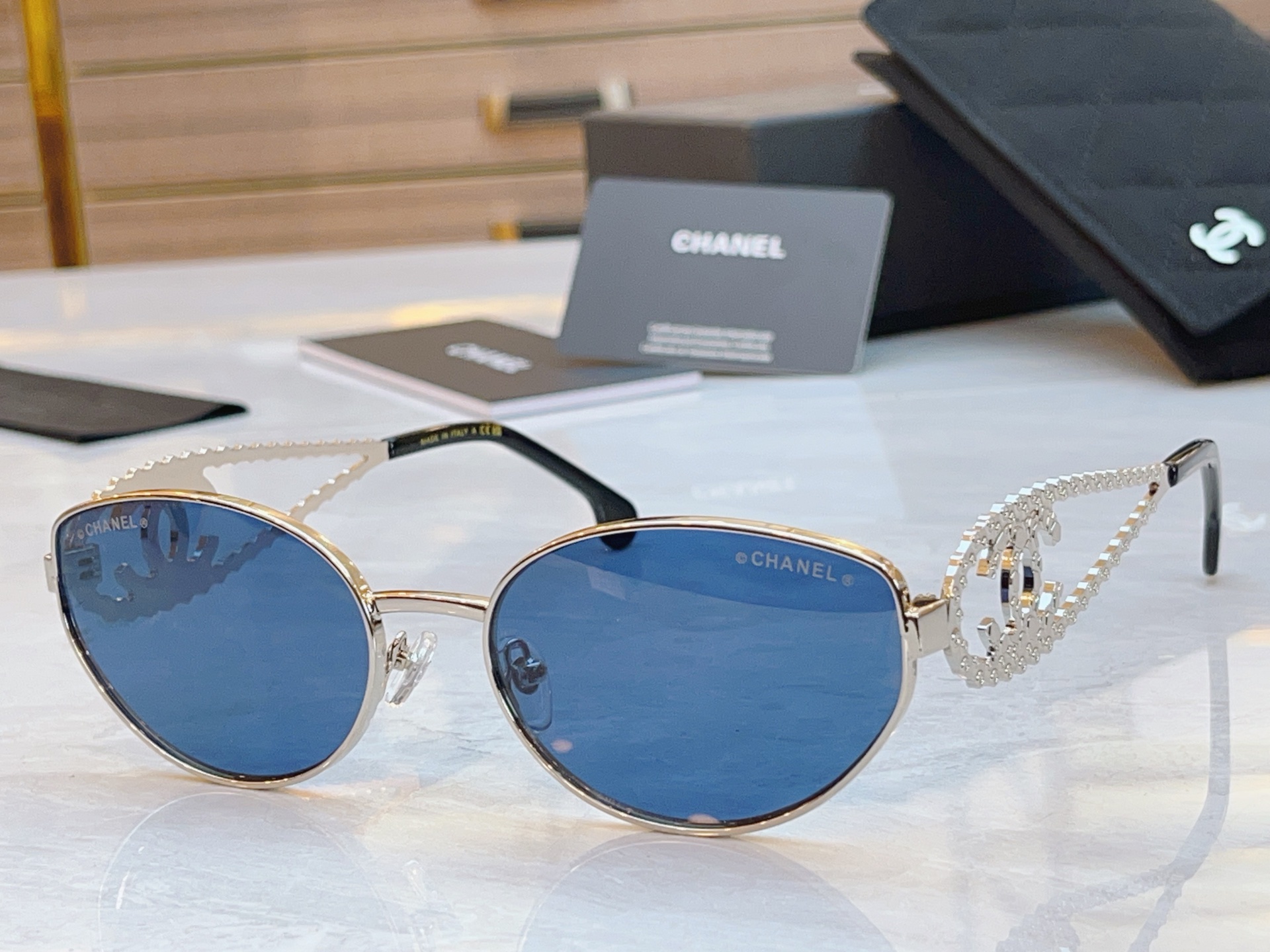 ，【CHAN*】香奈*儿新款太阳镜，
MODEL：A95107，SIZE：60口19-150