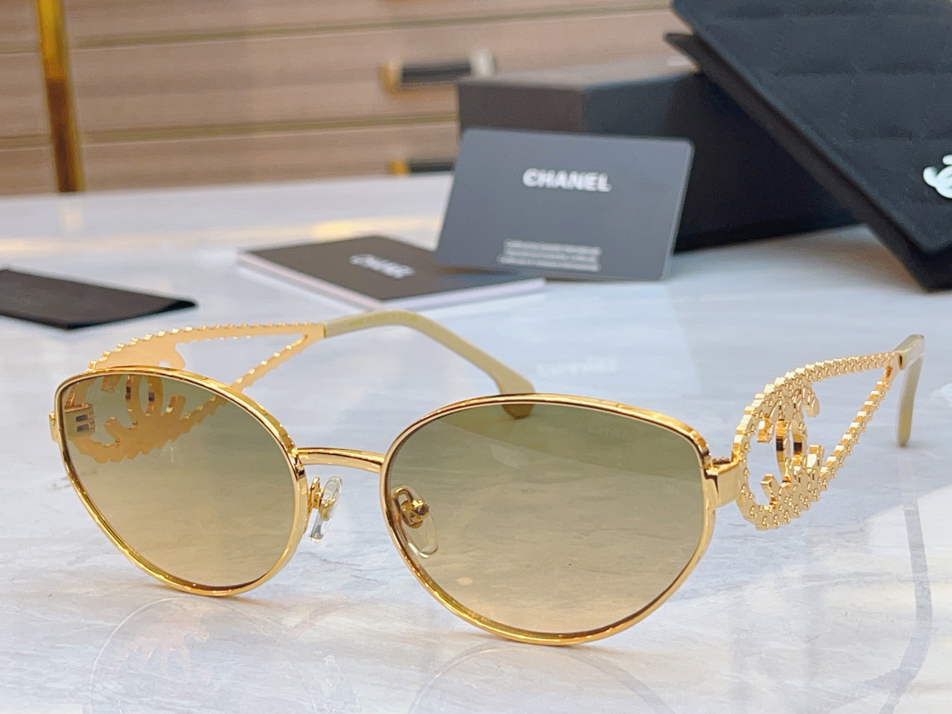 ，【CHAN*】香奈*儿新款太阳镜，
MODEL：A95107，SIZE：60口19-150