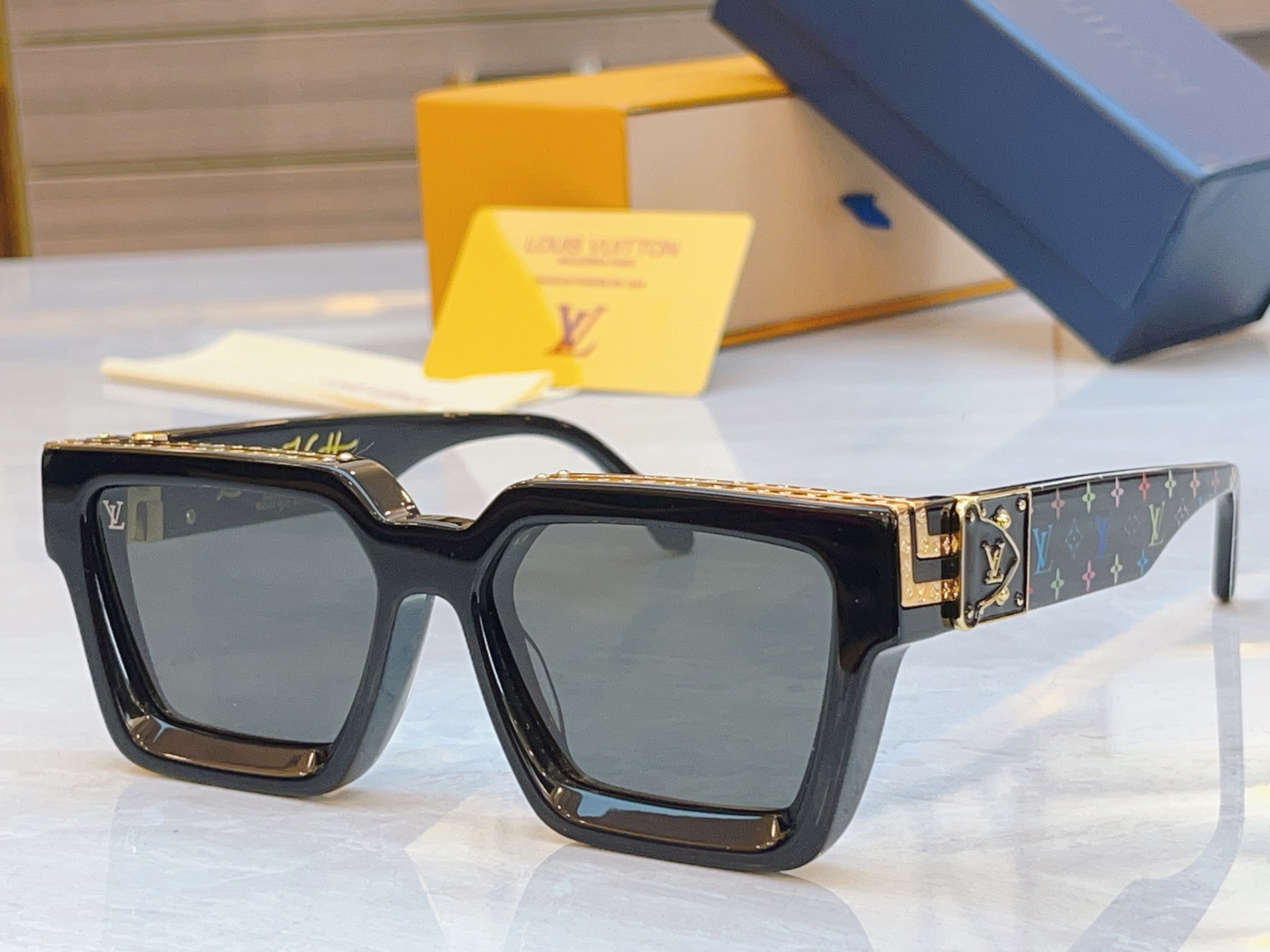 ，【LOUIS VUITTO*】路易*威登新款太阳镜，MODEL：M96006WN，SIZE：56口17