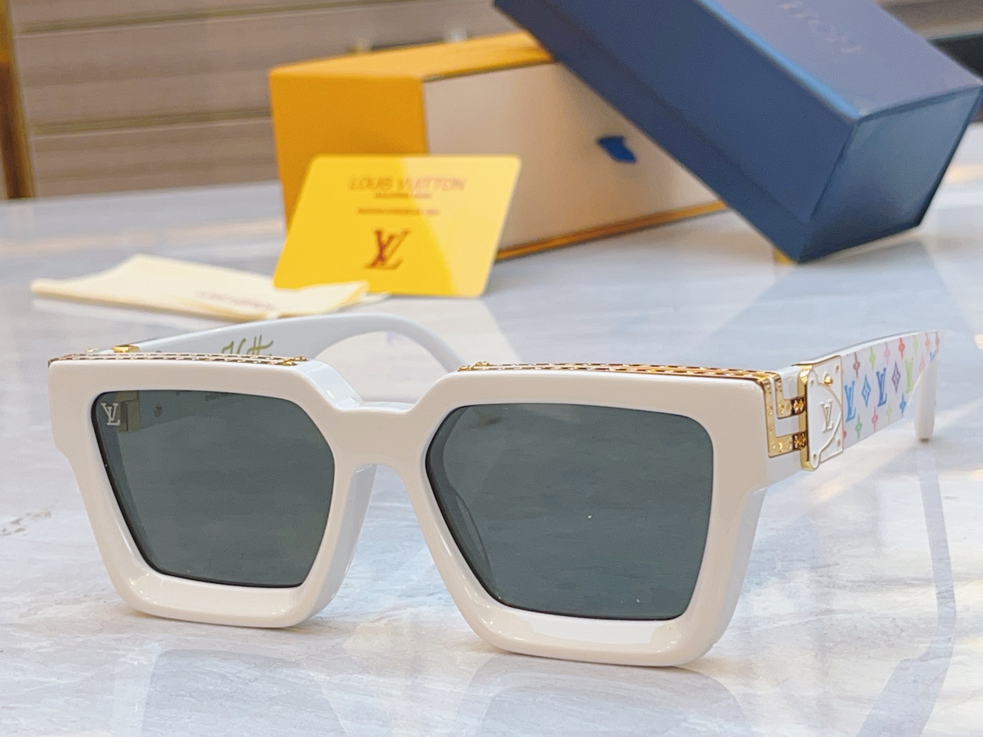 ，【LOUIS VUITTO*】路易*威登新款太阳镜，MODEL：M96006WN，SIZE：56口17
