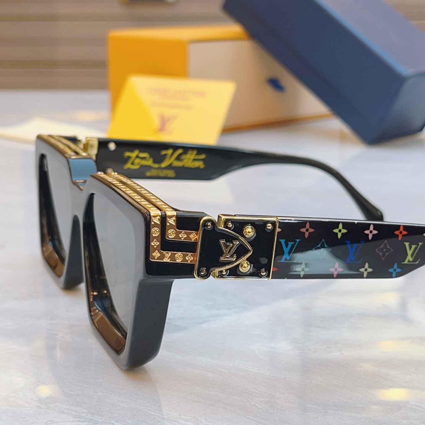 ，【LOUIS VUITTO*】路易*威登新款太阳镜，MODEL：M96006WN，SIZE：56口17