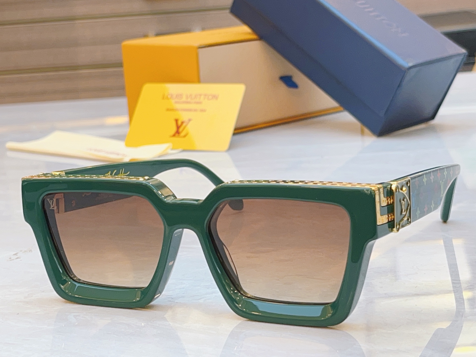 ，【LOUIS VUITTO*】路易*威登新款太阳镜，MODEL：M96006WN，SIZE：56口17