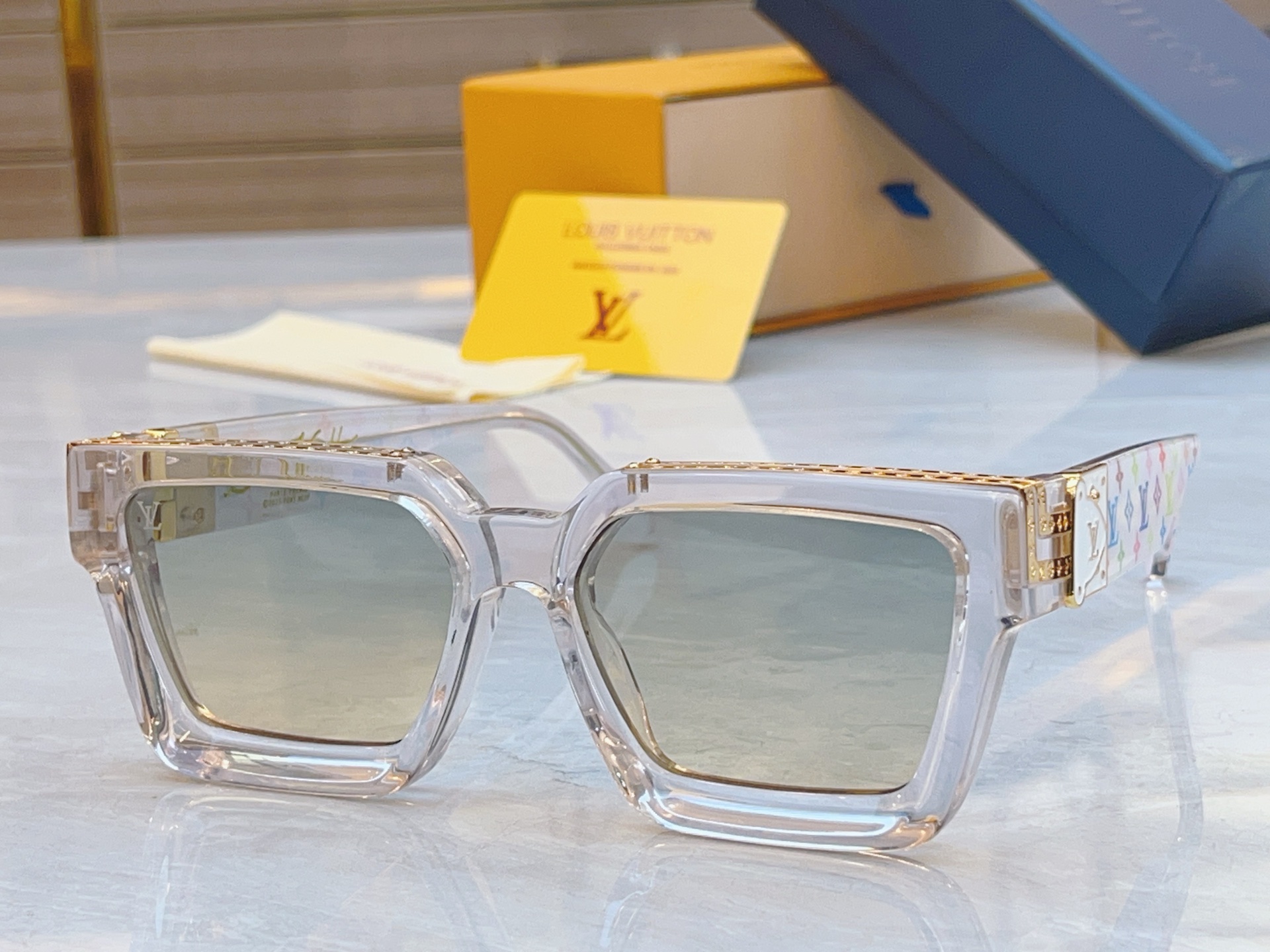 ，【LOUIS VUITTO*】路易*威登新款太阳镜，MODEL：M96006WN，SIZE：56口17