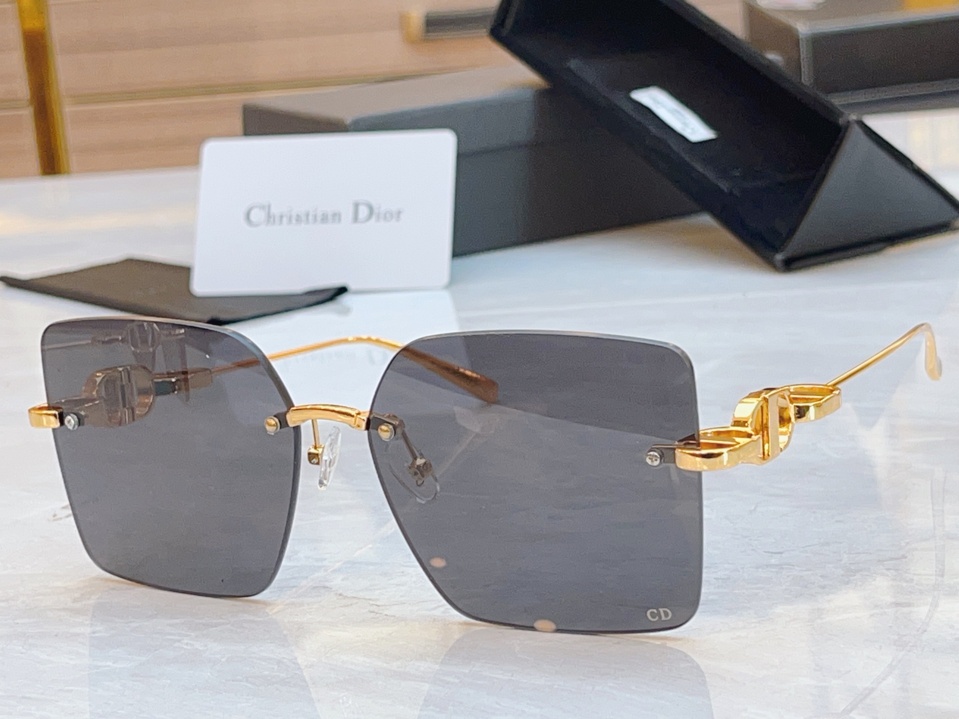 ，【DIO* 】迪*奥新款太阳镜，
MODEL：Dior S3U，SIZE：52口15-133