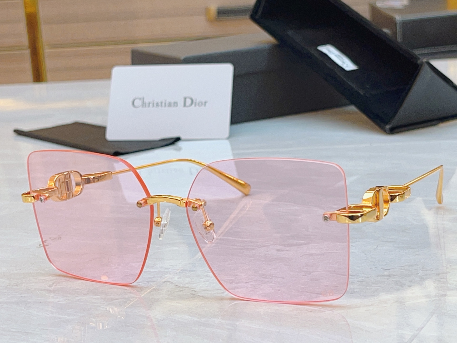 ，【DIO* 】迪*奥新款太阳镜，
MODEL：Dior S3U，SIZE：52口15-133