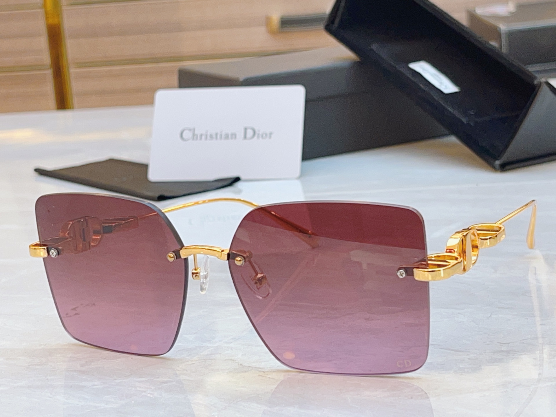 ，【DIO* 】迪*奥新款太阳镜，
MODEL：Dior S3U，SIZE：52口15-133