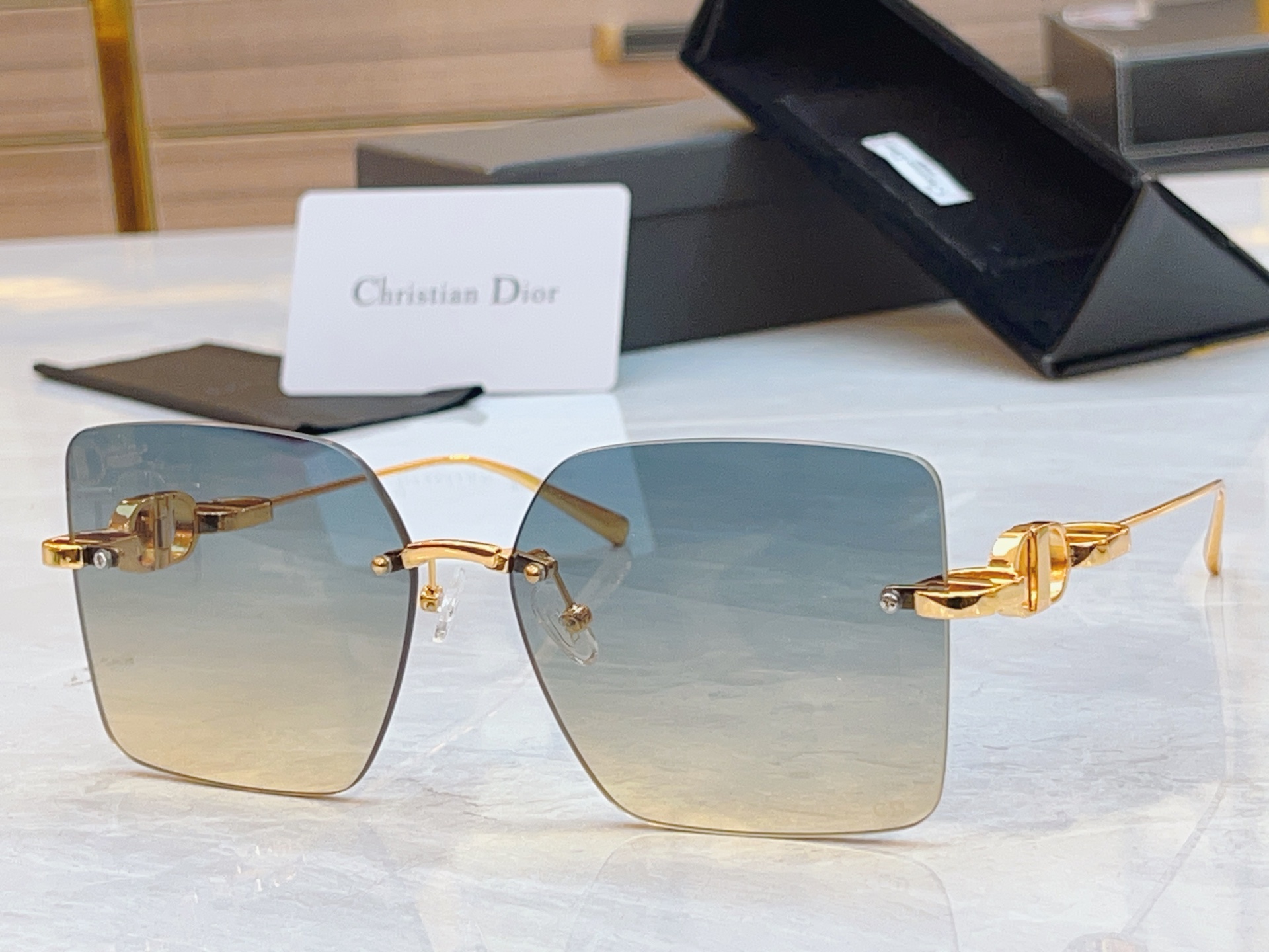 ，【DIO* 】迪*奥新款太阳镜，
MODEL：Dior S3U，SIZE：52口15-133