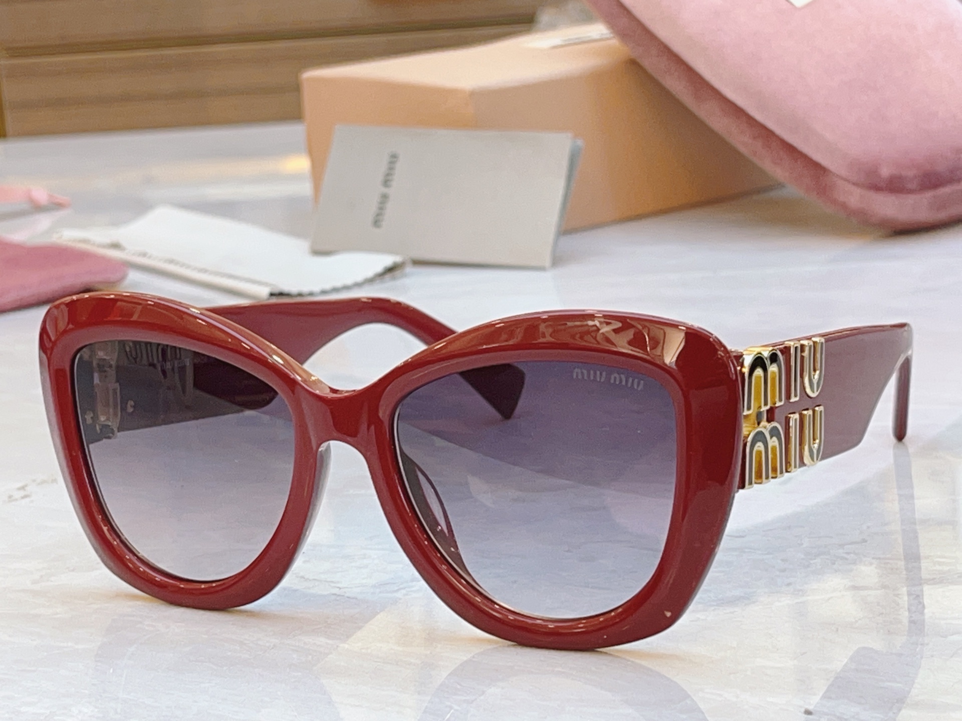 ，【MIUMI*】缪*缪新款太阳镜，ModSMU 083Z，SIZE52口19-135