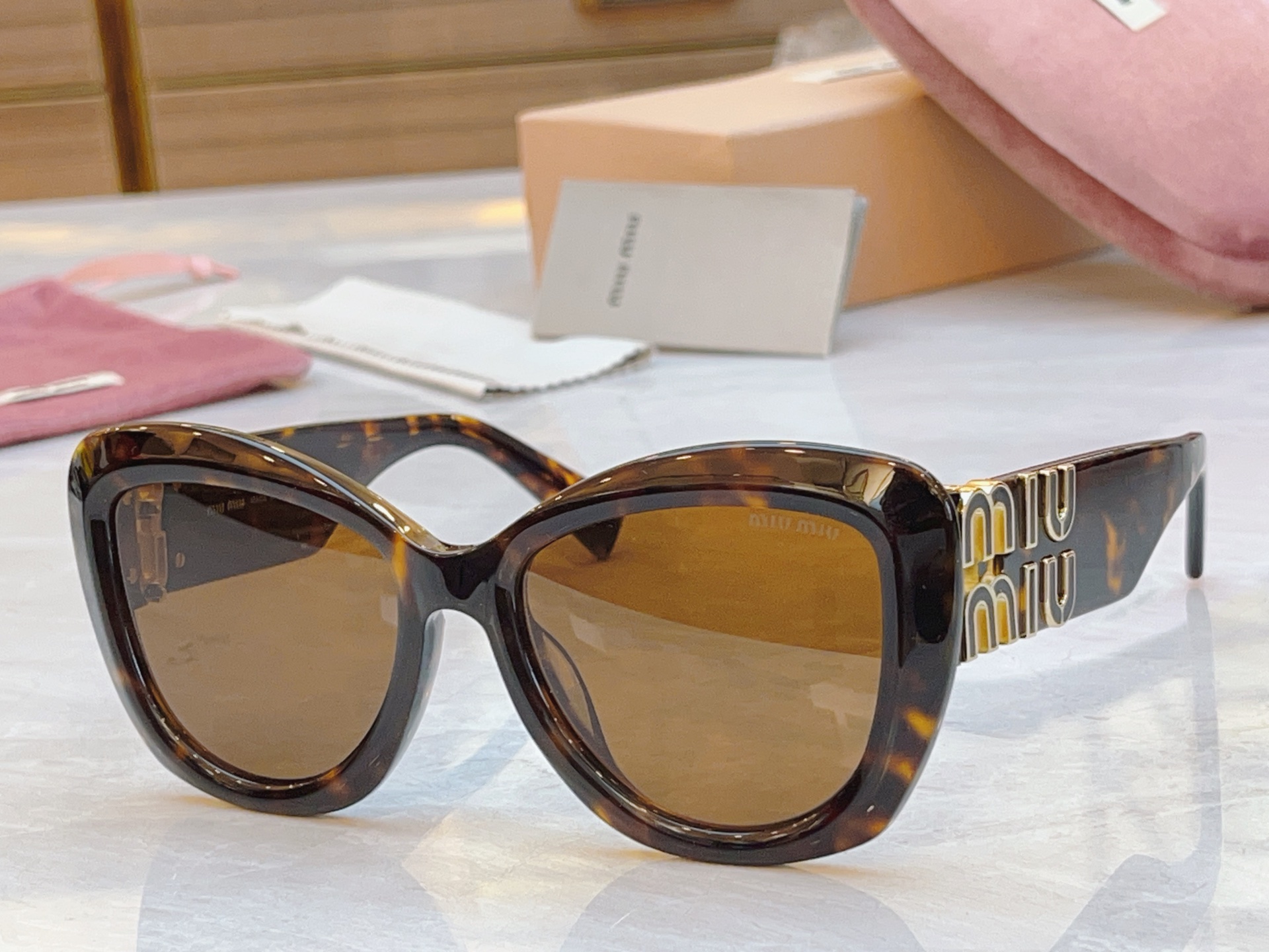 ，【MIUMI*】缪*缪新款太阳镜，ModSMU 083Z，SIZE52口19-135