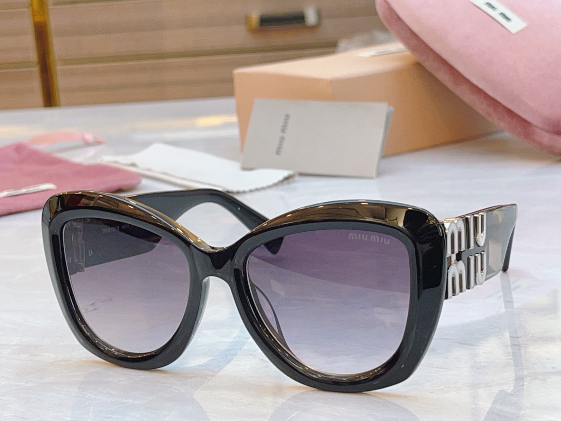 ，【MIUMI*】缪*缪新款太阳镜，ModSMU 083Z，SIZE52口19-135