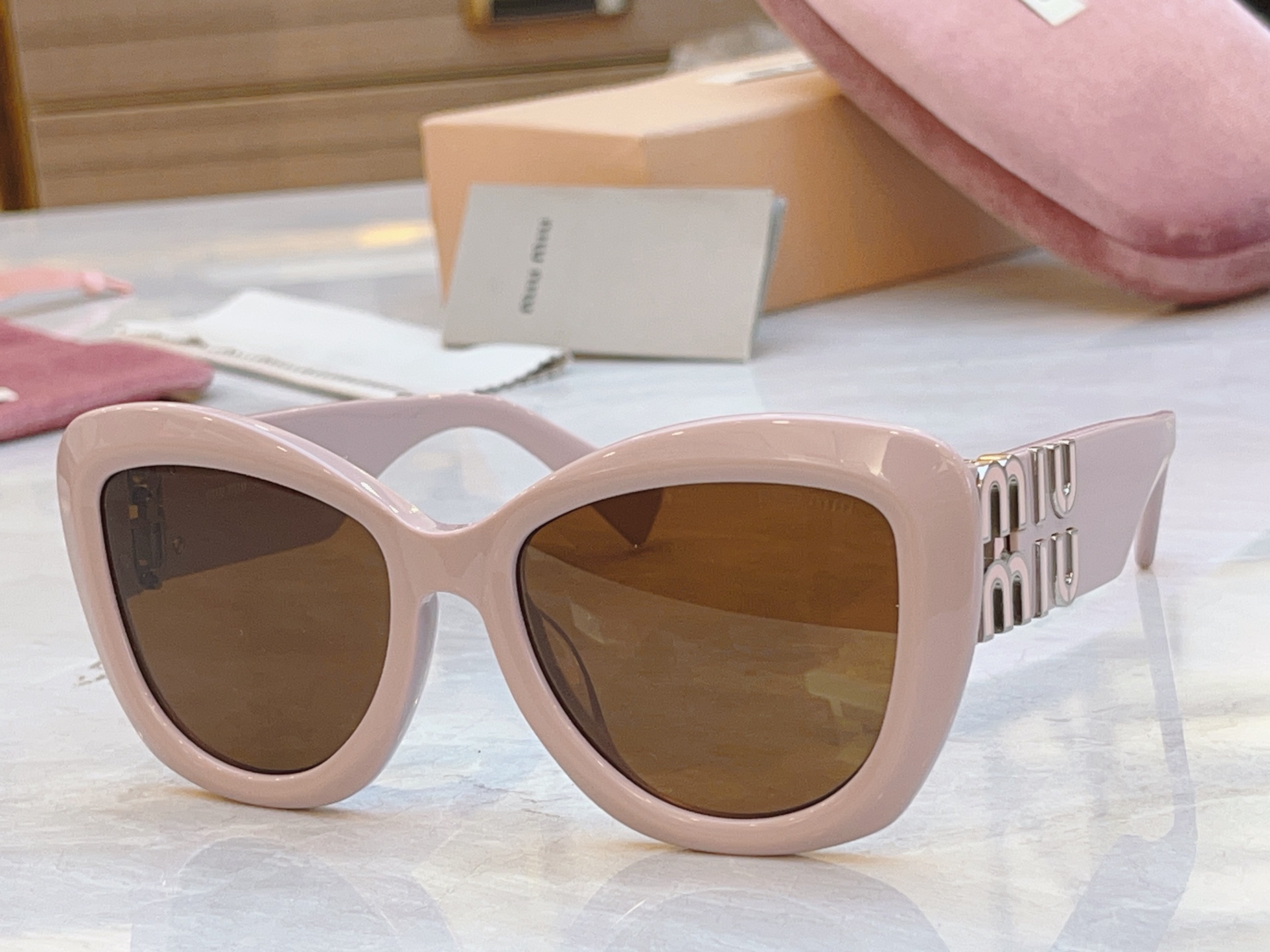 ，【MIUMI*】缪*缪新款太阳镜，ModSMU 083Z，SIZE52口19-135