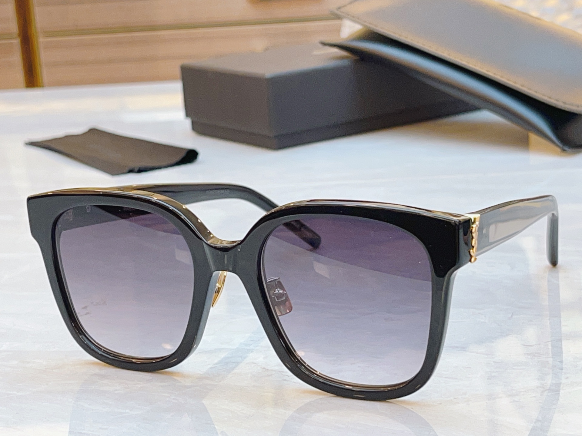 ，【SAINT LAUREN*】圣罗*兰新款眼镜架，MODEL：SL M105/F，SIZE：55口21