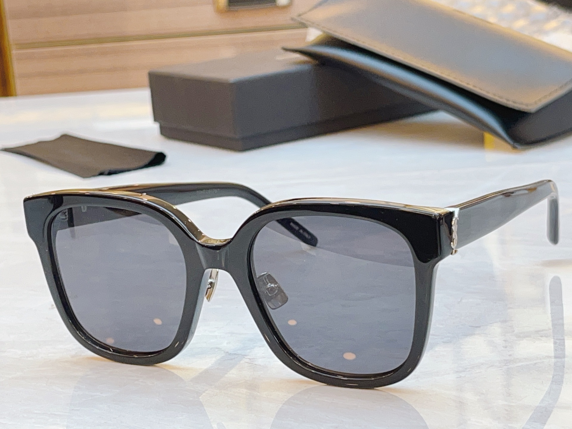 ，【SAINT LAUREN*】圣罗*兰新款眼镜架，MODEL：SL M105/F，SIZE：55口21