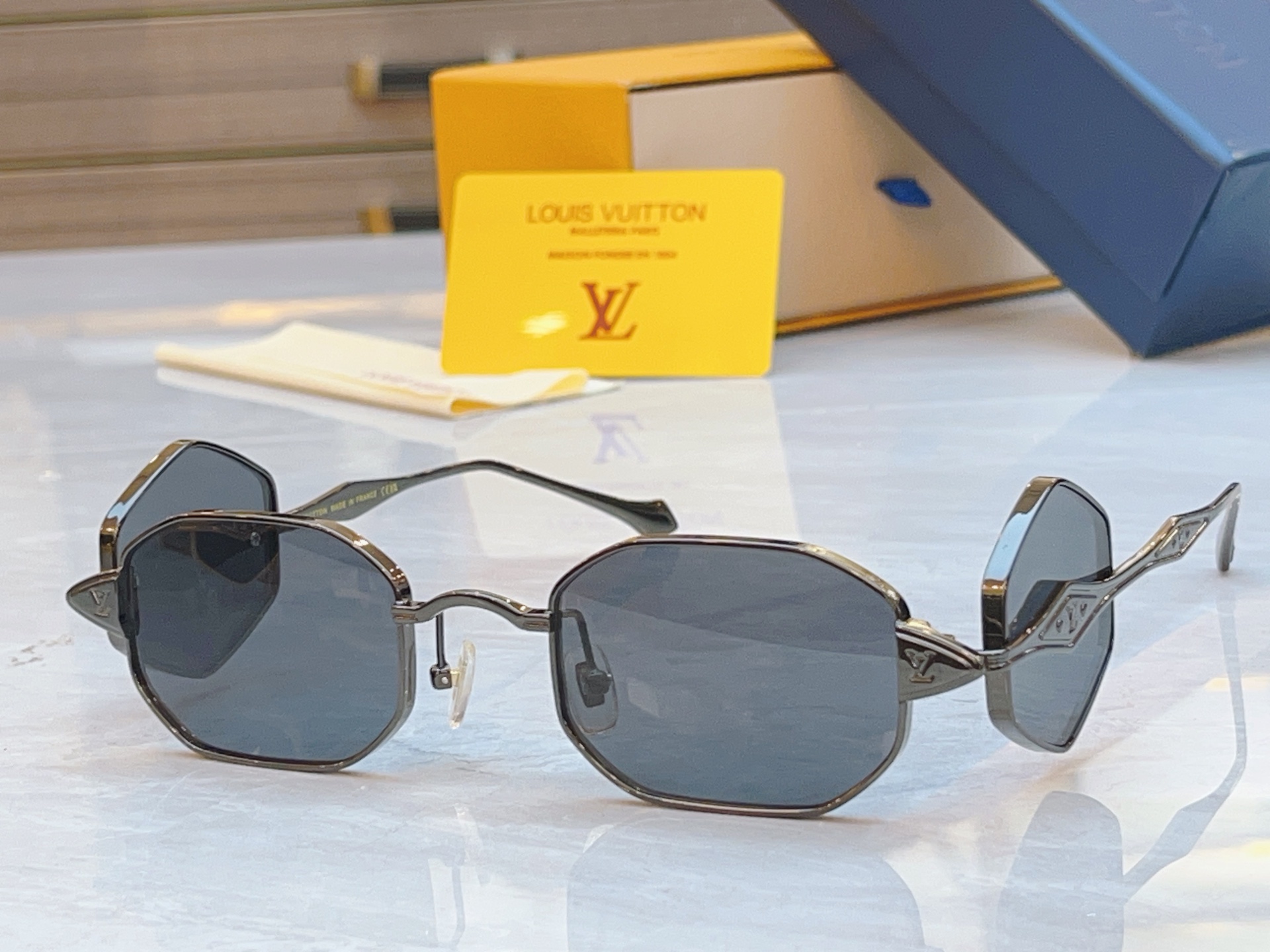 ，【LOUIS VUITTO*】路易*威登新款太阳镜，MODEL：Z2020U，SIZE：50口24-1