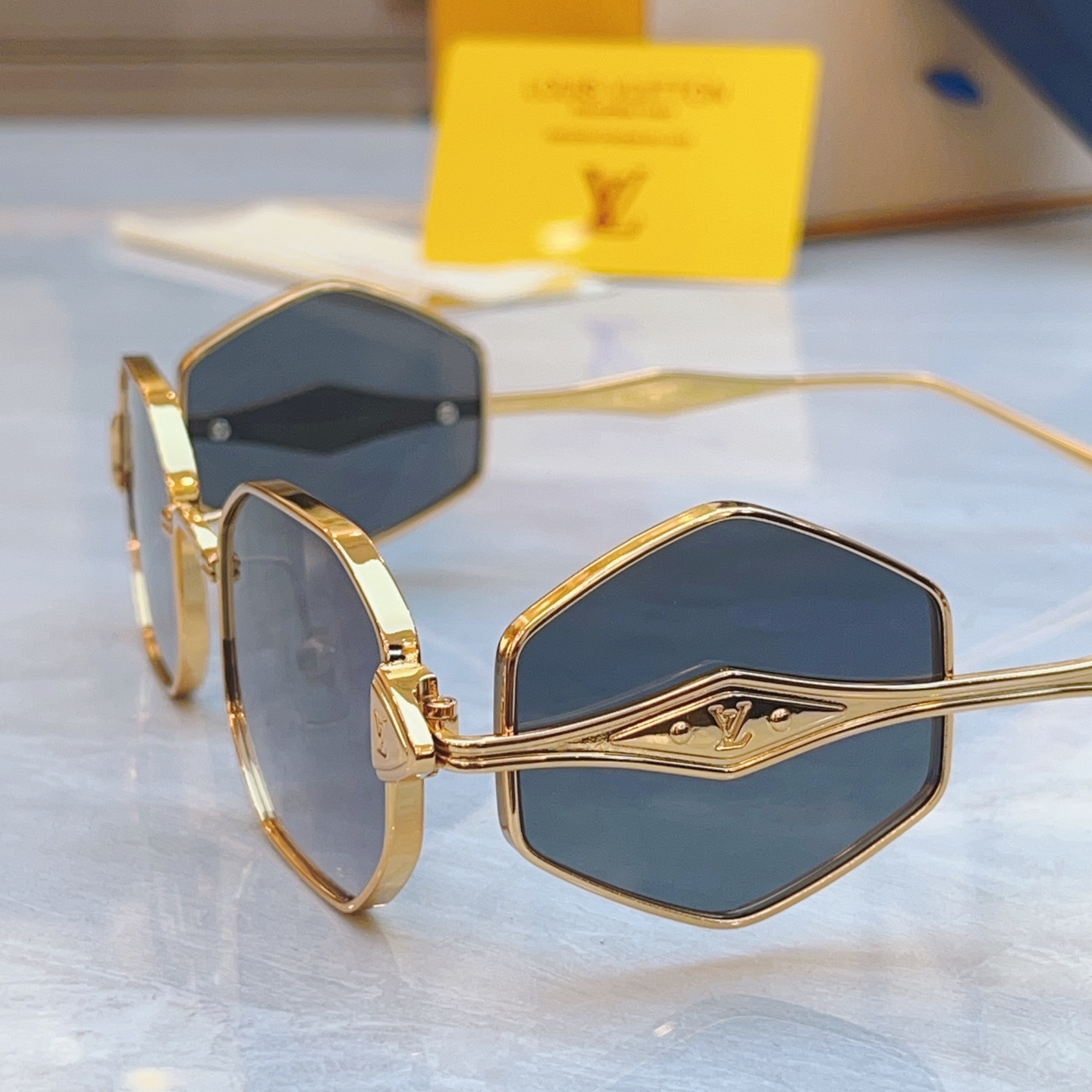 ，【LOUIS VUITTO*】路易*威登新款太阳镜，MODEL：Z2020U，SIZE：50口24-1