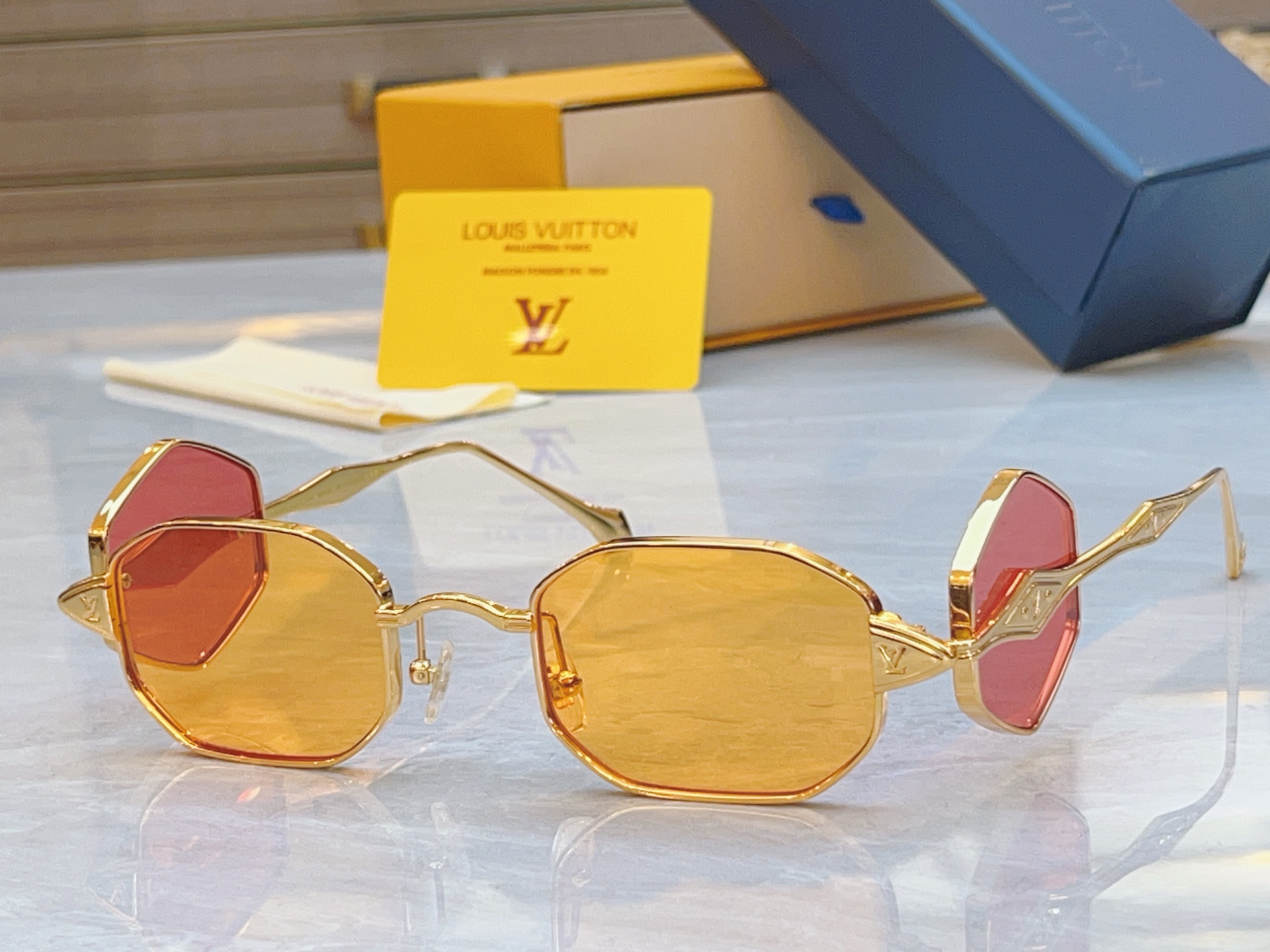 ，【LOUIS VUITTO*】路易*威登新款太阳镜，MODEL：Z2020U，SIZE：50口24-1