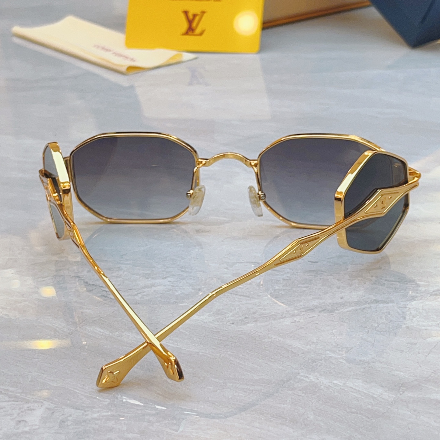 ，【LOUIS VUITTO*】路易*威登新款太阳镜，MODEL：Z2020U，SIZE：50口24-1