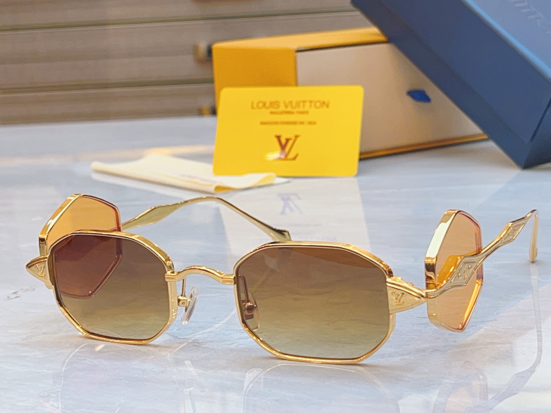 ，【LOUIS VUITTO*】路易*威登新款太阳镜，MODEL：Z2020U，SIZE：50口24-1