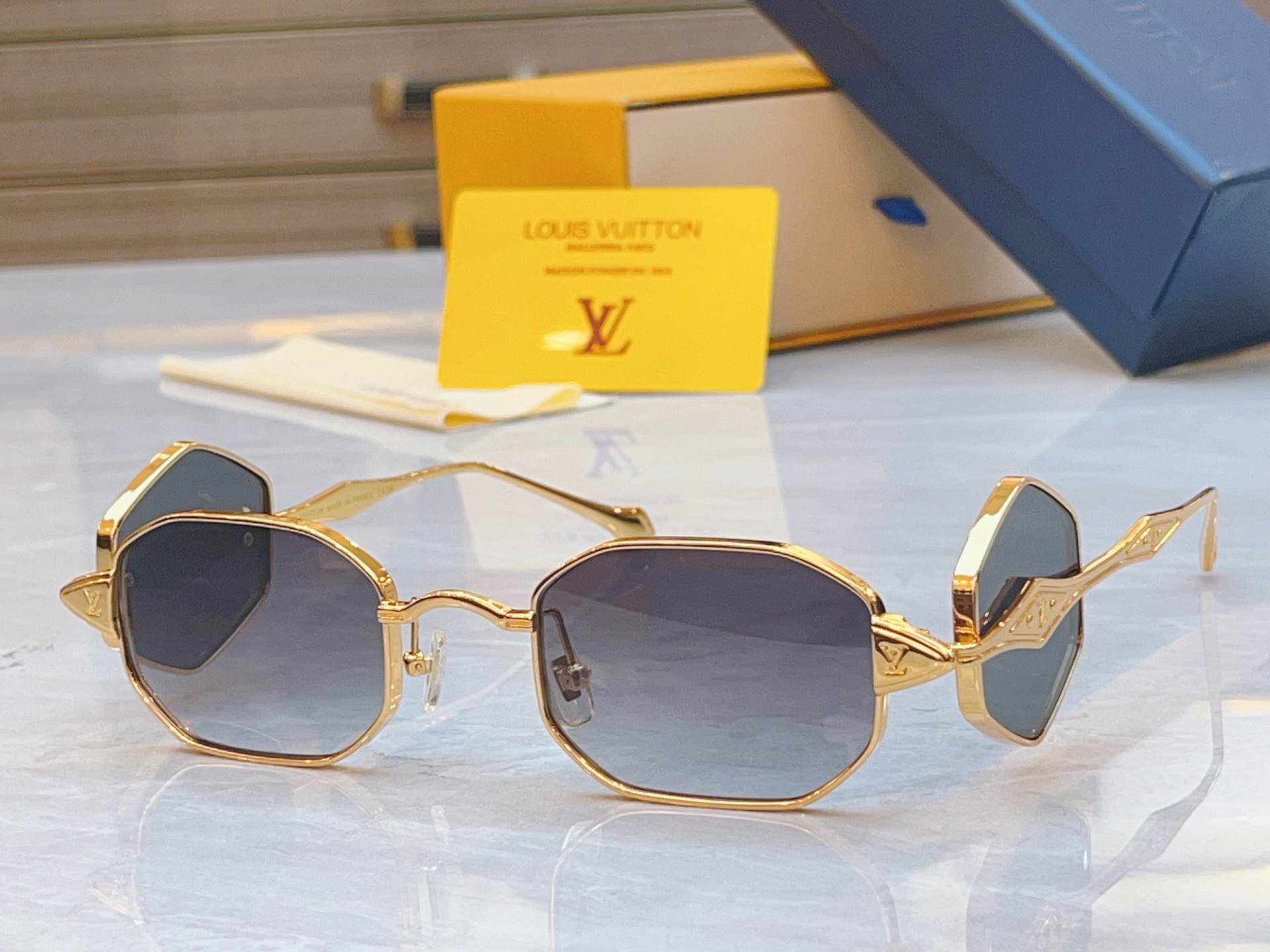 ，【LOUIS VUITTO*】路易*威登新款太阳镜，MODEL：Z2020U，SIZE：50口24-1